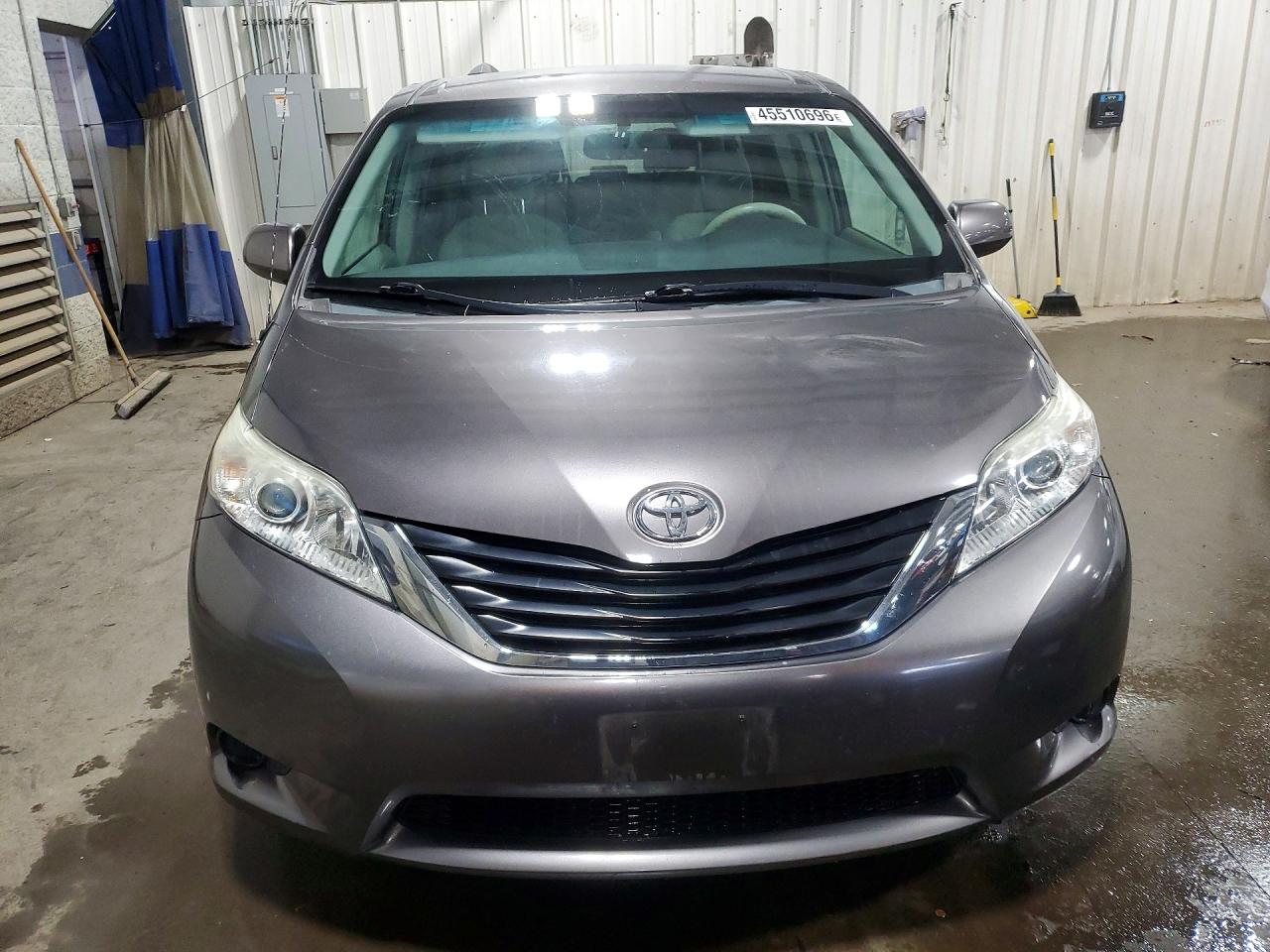 2013 Toyota Sienna Le 8-passenger Gray vin: 5TDKK3DC8DS392494
