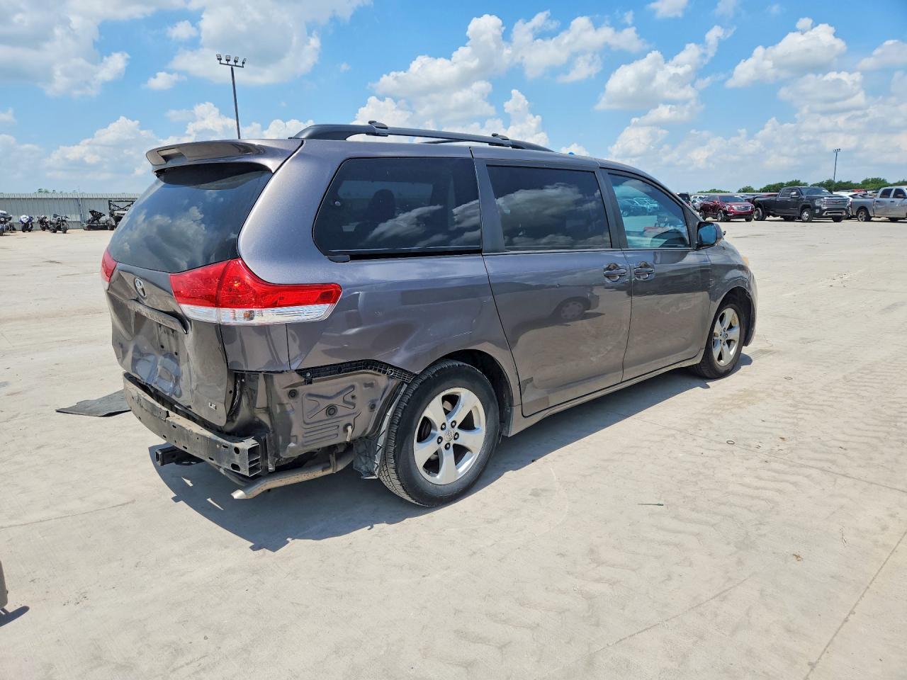 2013 Toyota Sienna Le Gray vin: 5TDKK3DC8DS404725