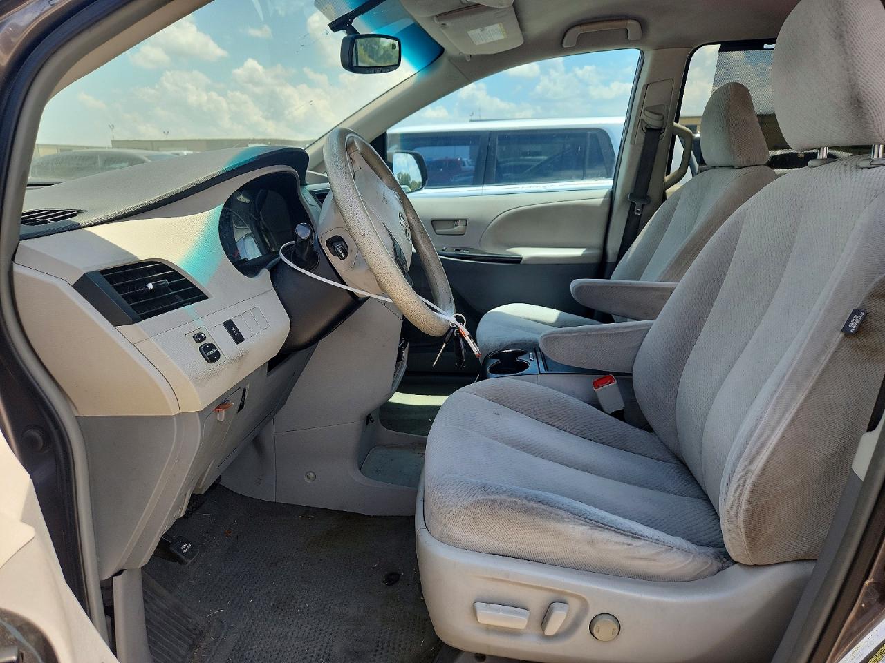 2013 Toyota Sienna Le Gray vin: 5TDKK3DC8DS404725