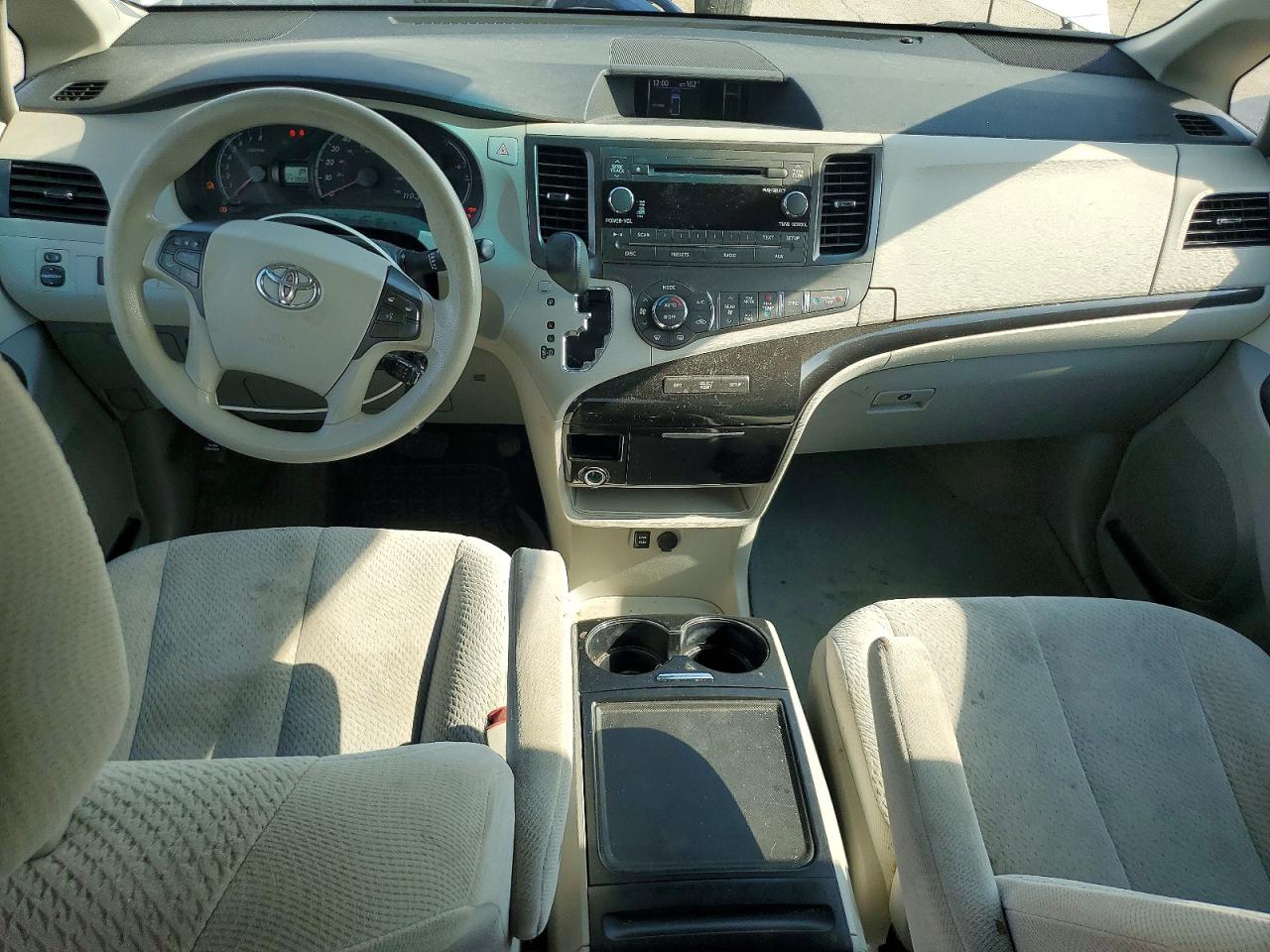 2014 Toyota Sienna Le White vin: 5TDKK3DC8ES405942