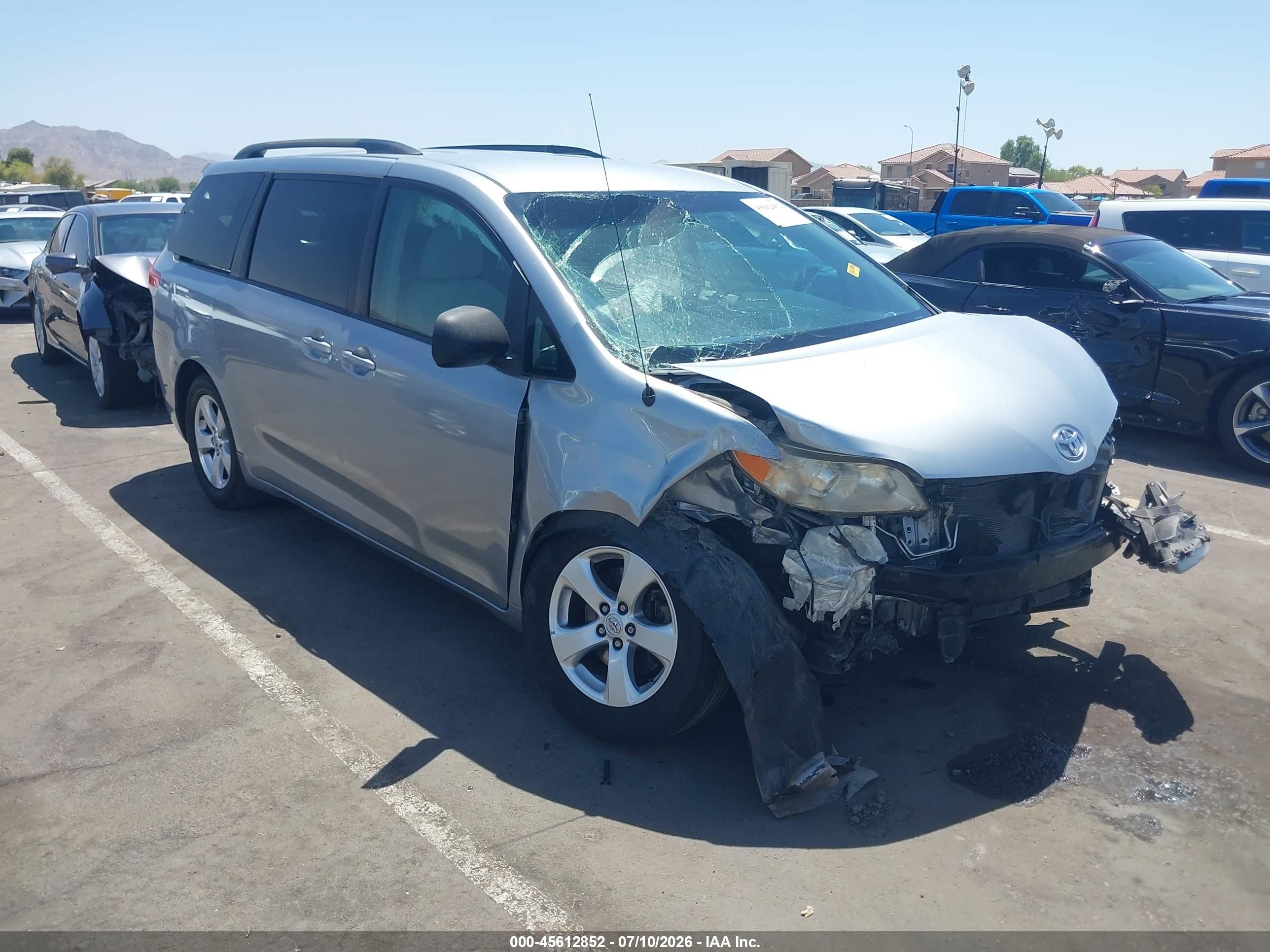 2014 Toyota Sienna Le V6 8 Passenger Silver vin: 5TDKK3DC8ES409716