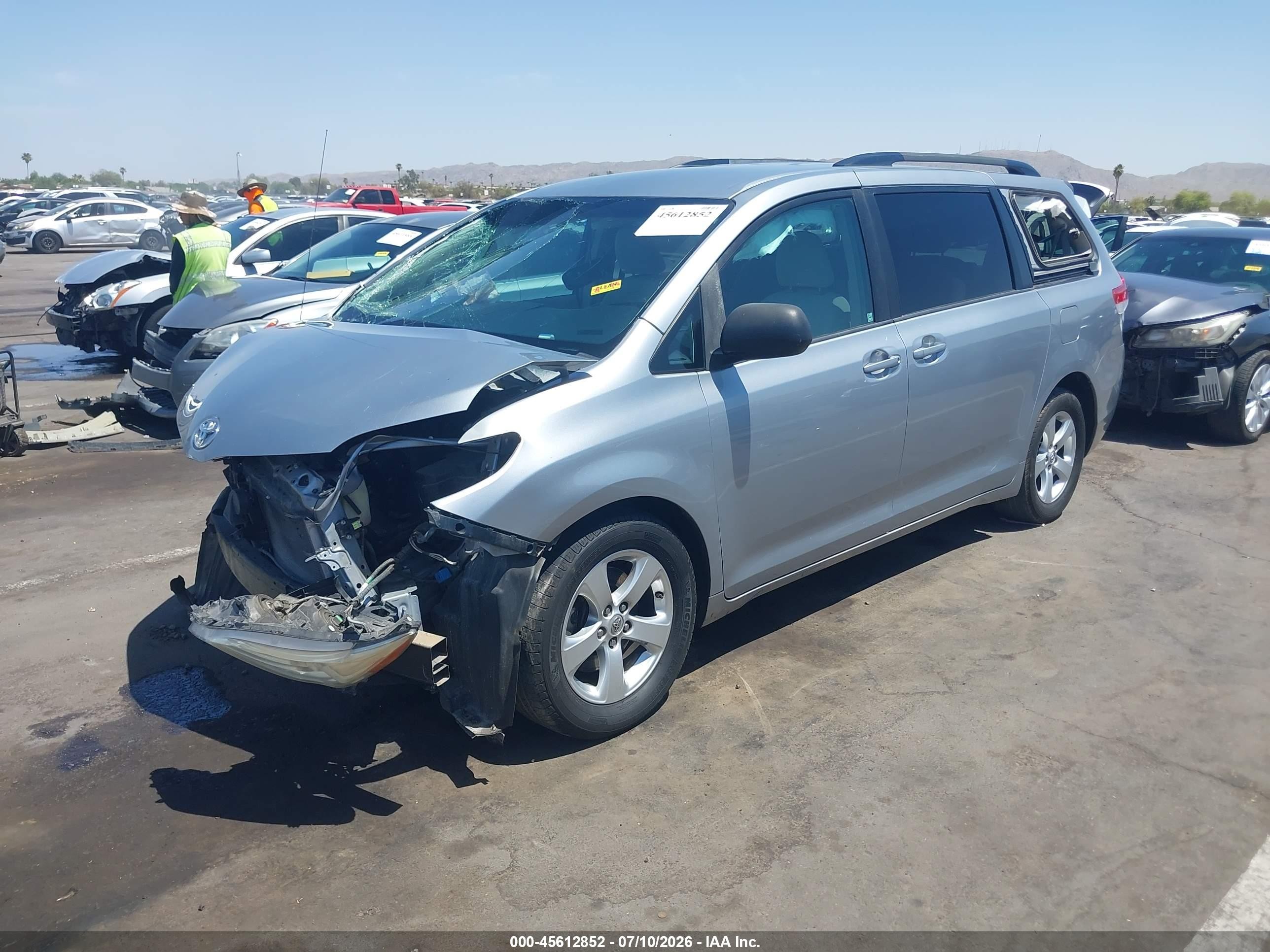 2014 Toyota Sienna Le V6 8 Passenger Серебряный vin: 5TDKK3DC8ES409716
