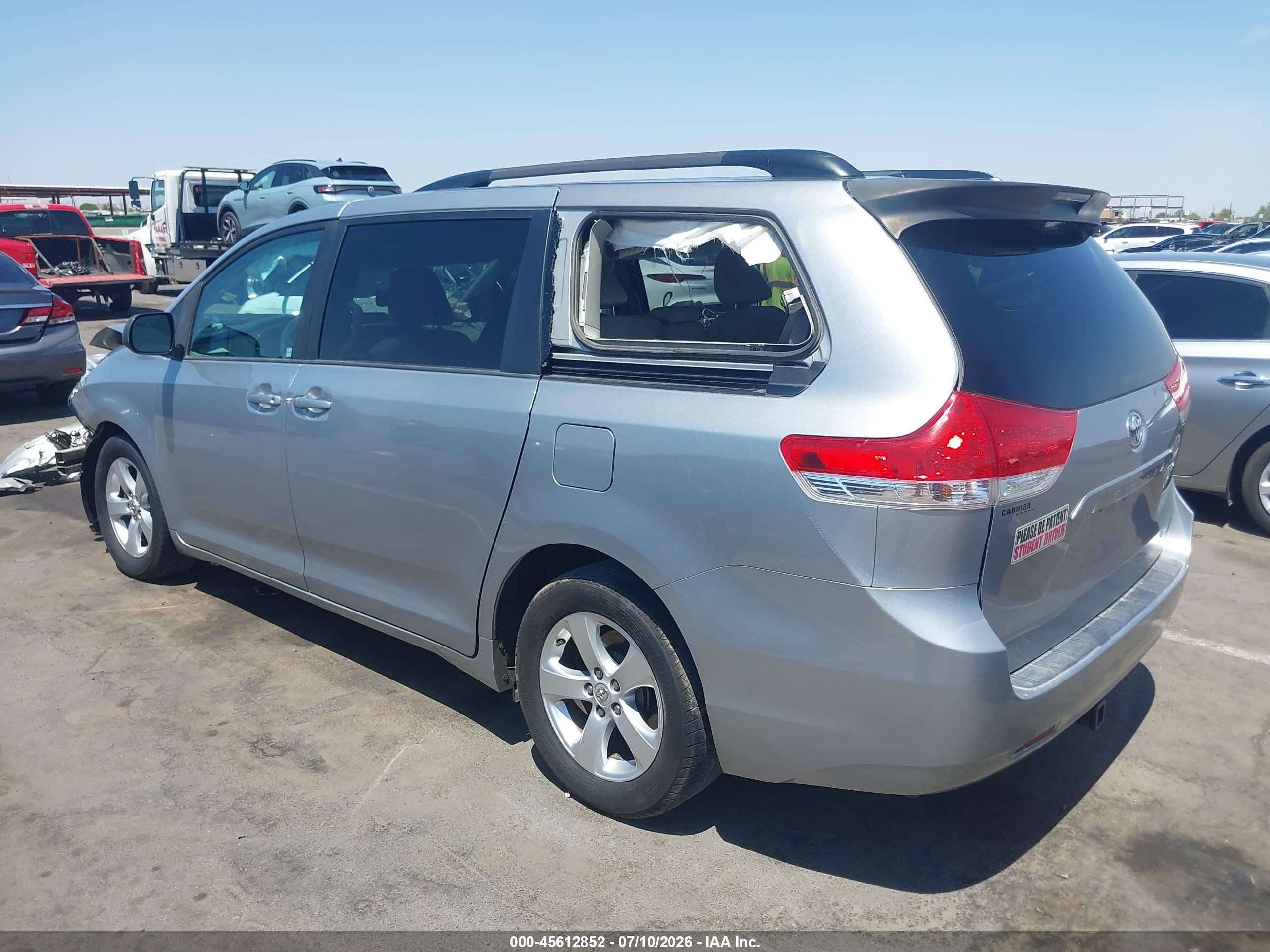2014 Toyota Sienna Le V6 8 Passenger Серебряный vin: 5TDKK3DC8ES409716
