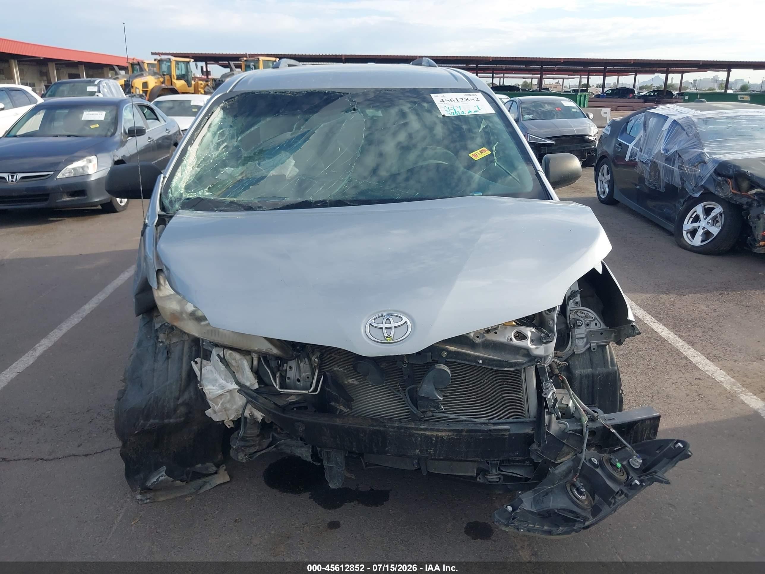 2014 Toyota Sienna Le V6 8 Passenger Серебряный vin: 5TDKK3DC8ES409716