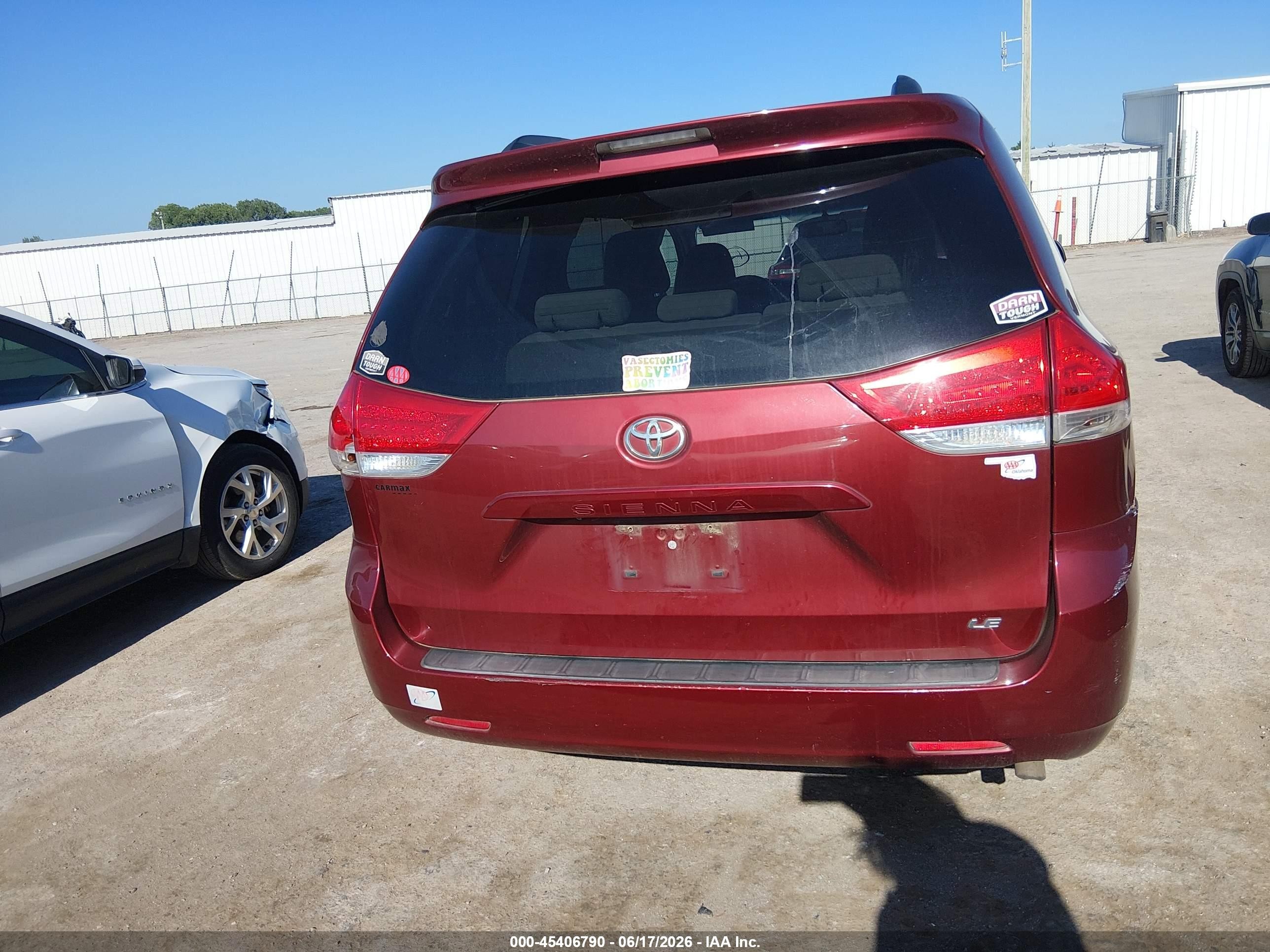 2014 Toyota Sienna Le V6 8 Passenger Red vin: 5TDKK3DC8ES413197