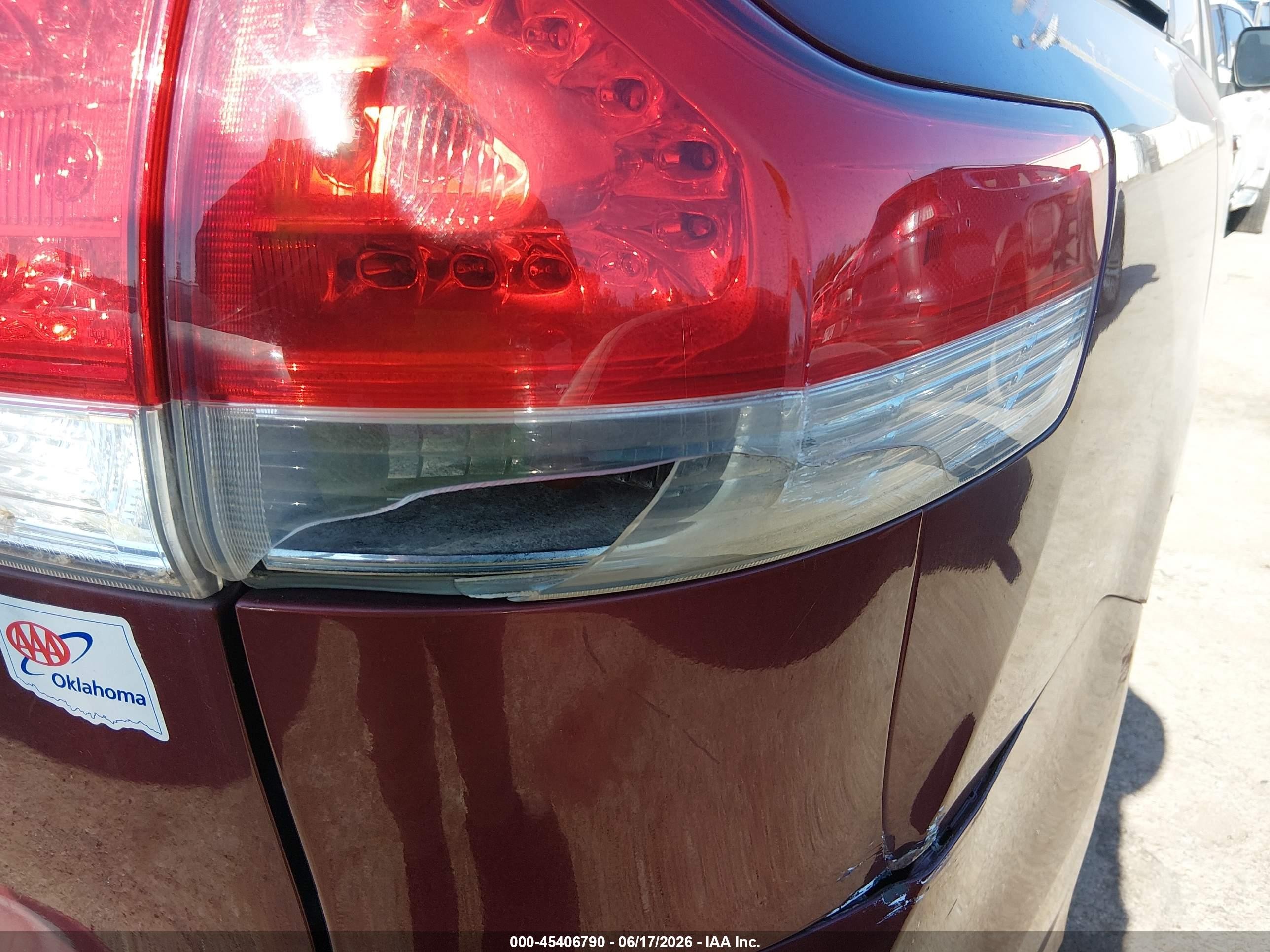 2014 Toyota Sienna Le V6 8 Passenger Red vin: 5TDKK3DC8ES413197