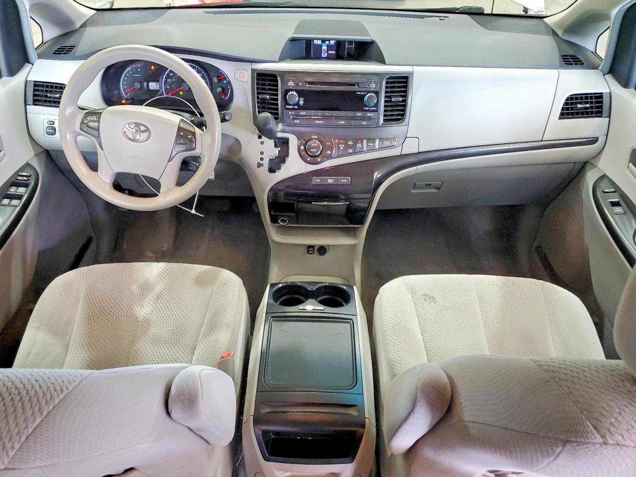 2014 Toyota Sienna Le Silver vin: 5TDKK3DC8ES421784