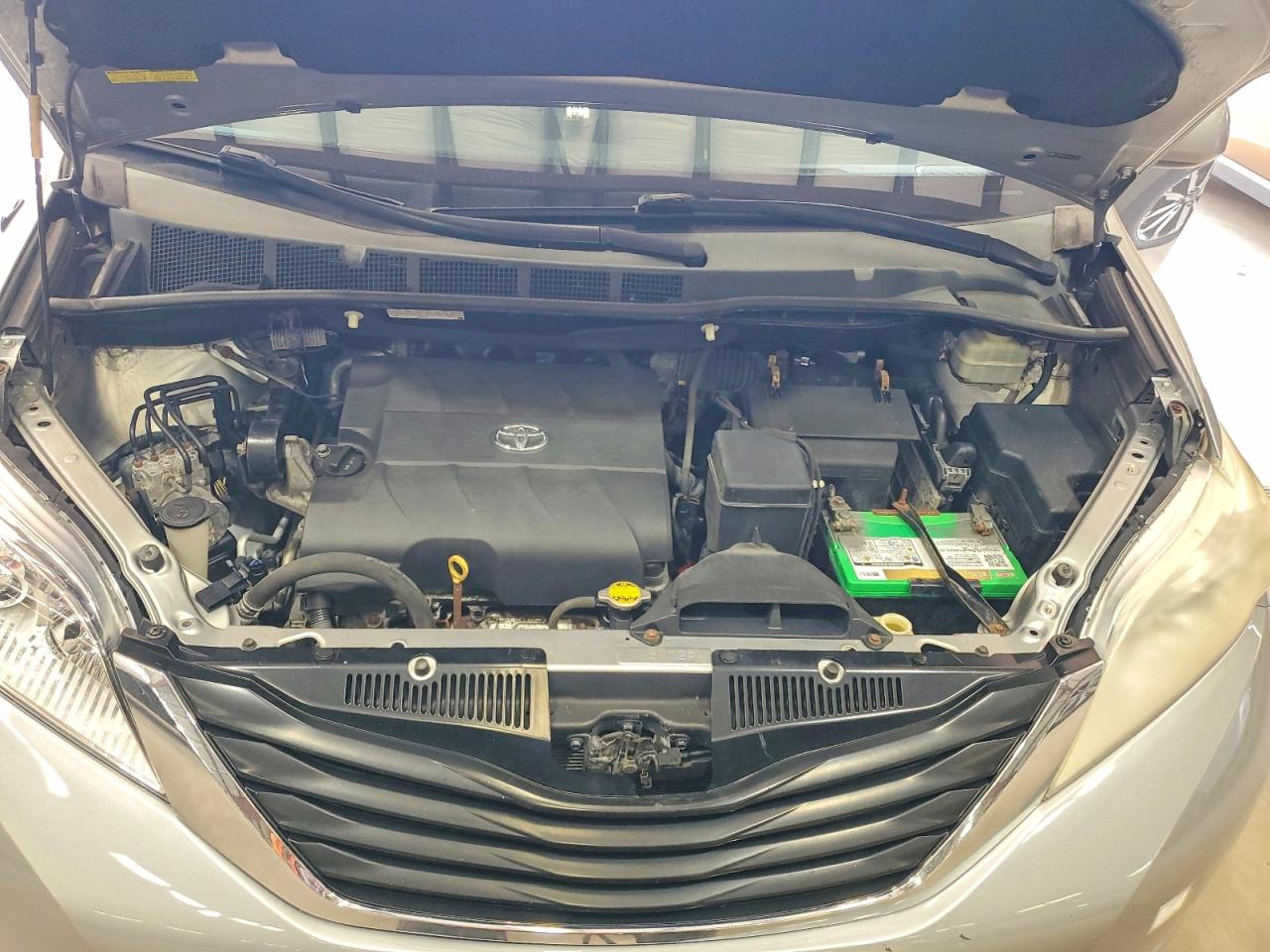 2014 Toyota Sienna Le Silver vin: 5TDKK3DC8ES421784