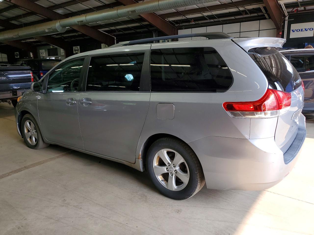 2014 Toyota Sienna Le Silver vin: 5TDKK3DC8ES421784