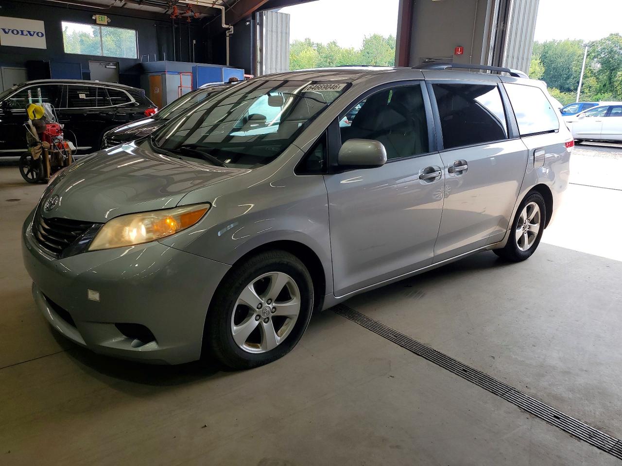 2014 Toyota Sienna Le Silver vin: 5TDKK3DC8ES421784