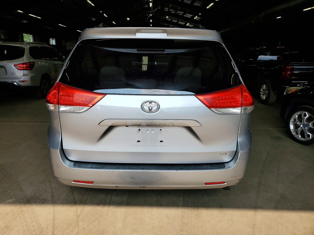 2014 Toyota Sienna Le Silver vin: 5TDKK3DC8ES421784