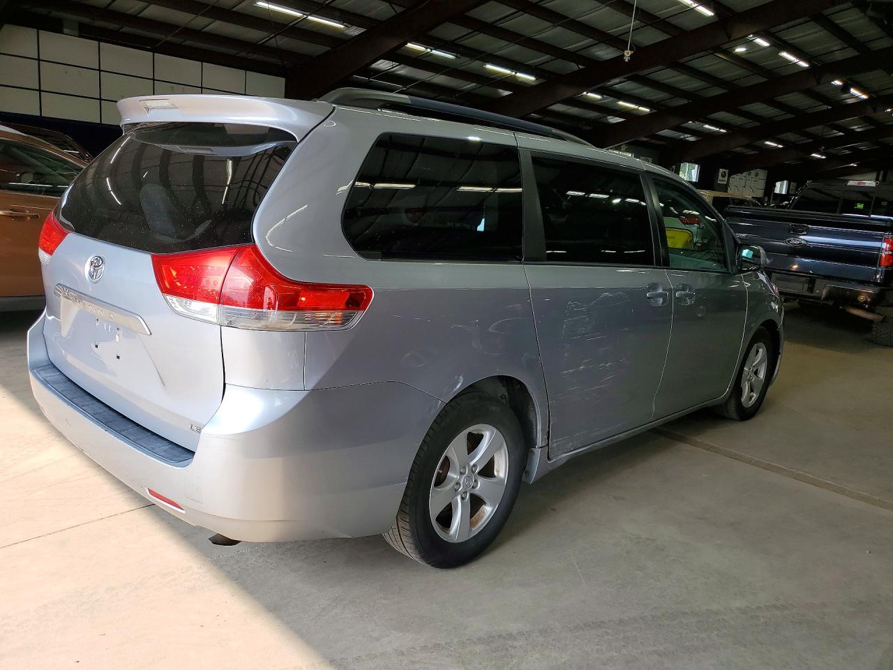 2014 Toyota Sienna Le Silver vin: 5TDKK3DC8ES421784