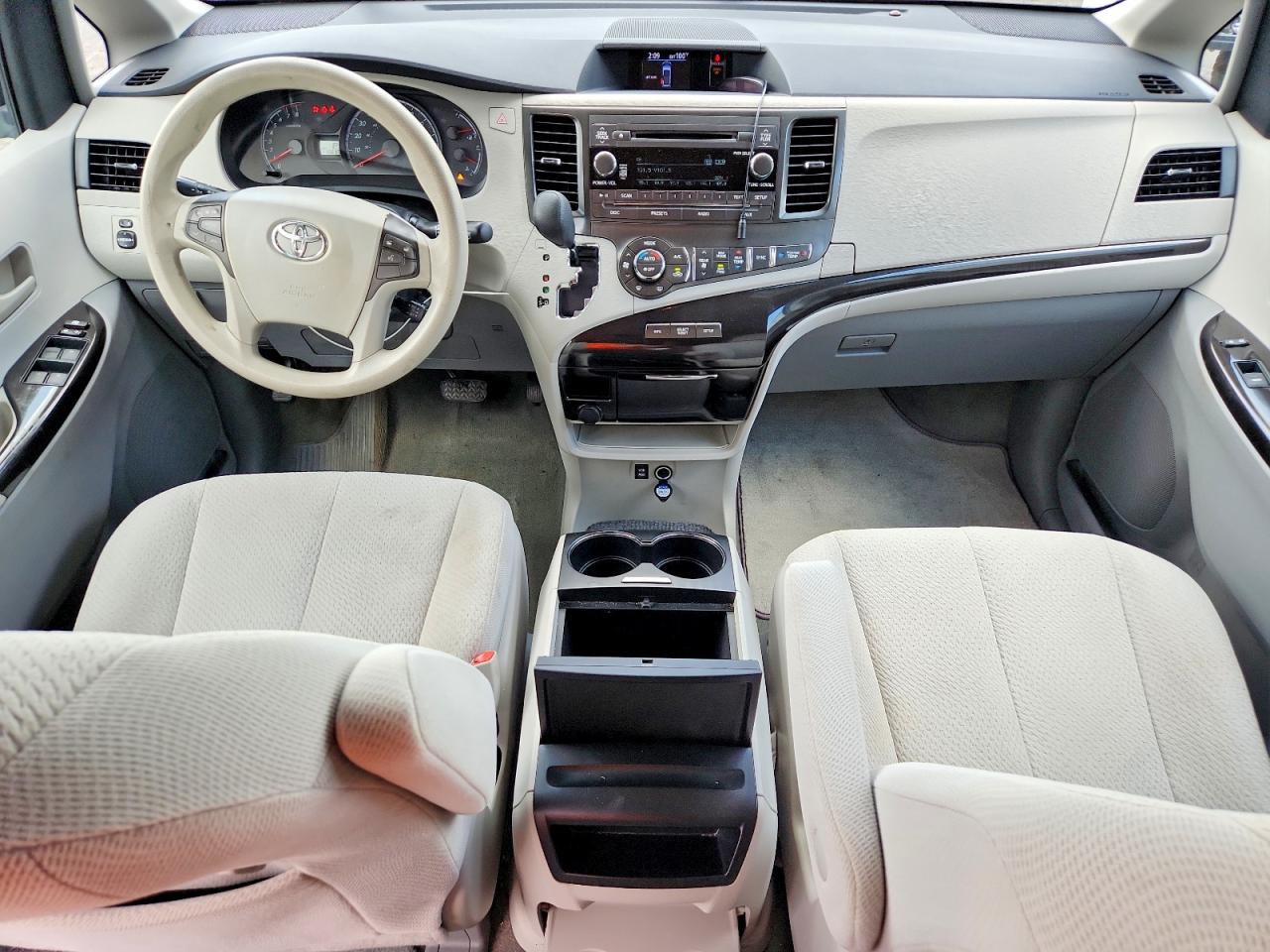 2014 Toyota Sienna Le Silver vin: 5TDKK3DC8ES422823