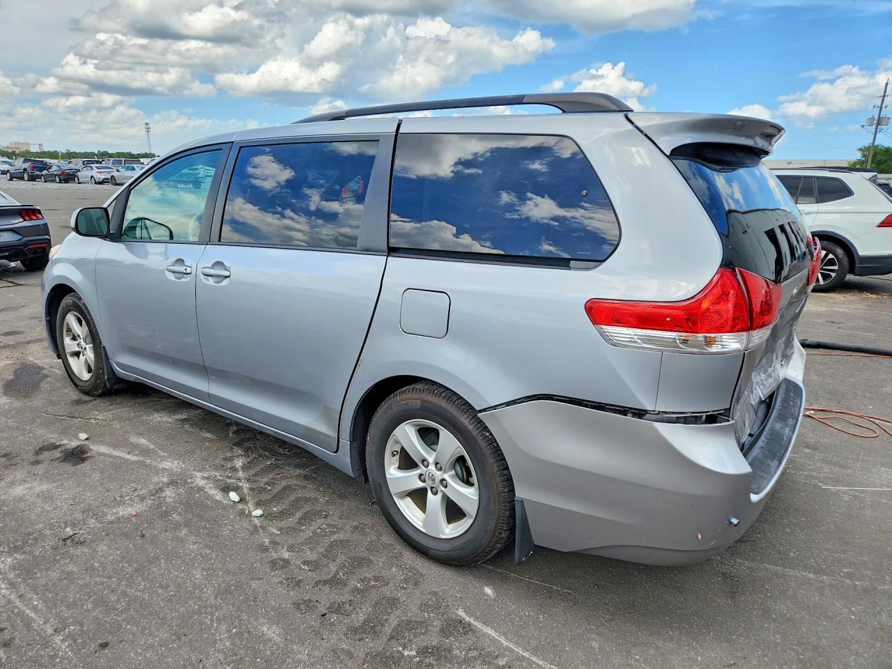 2014 Toyota Sienna Le Silver vin: 5TDKK3DC8ES422823
