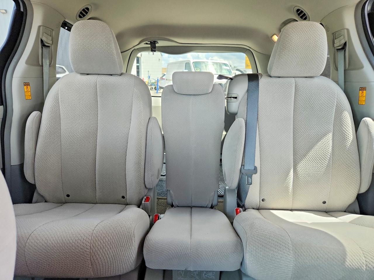2014 Toyota Sienna Le Silver vin: 5TDKK3DC8ES422823