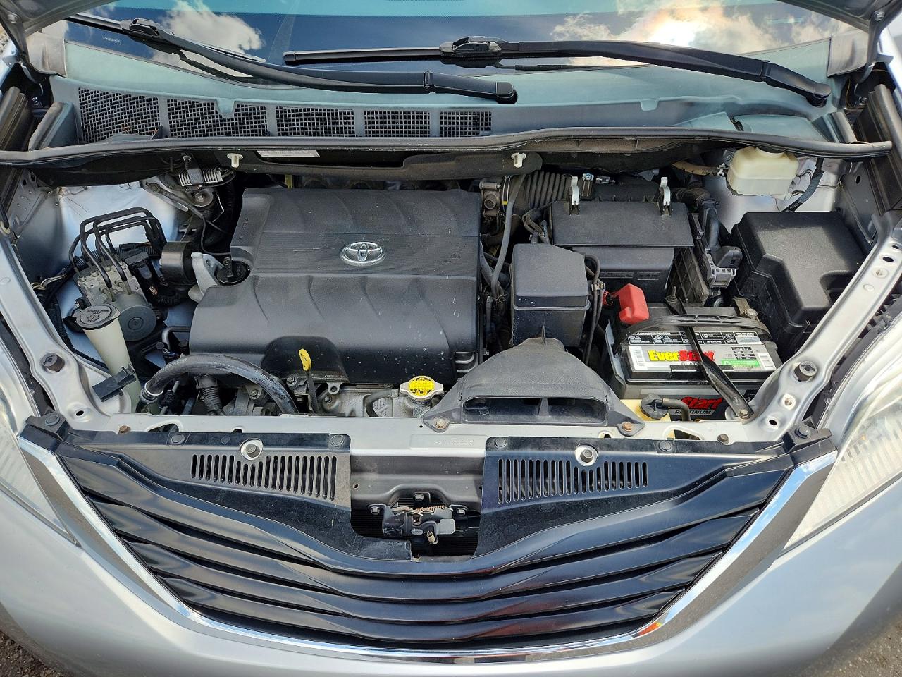 2014 Toyota Sienna Le Silver vin: 5TDKK3DC8ES422823