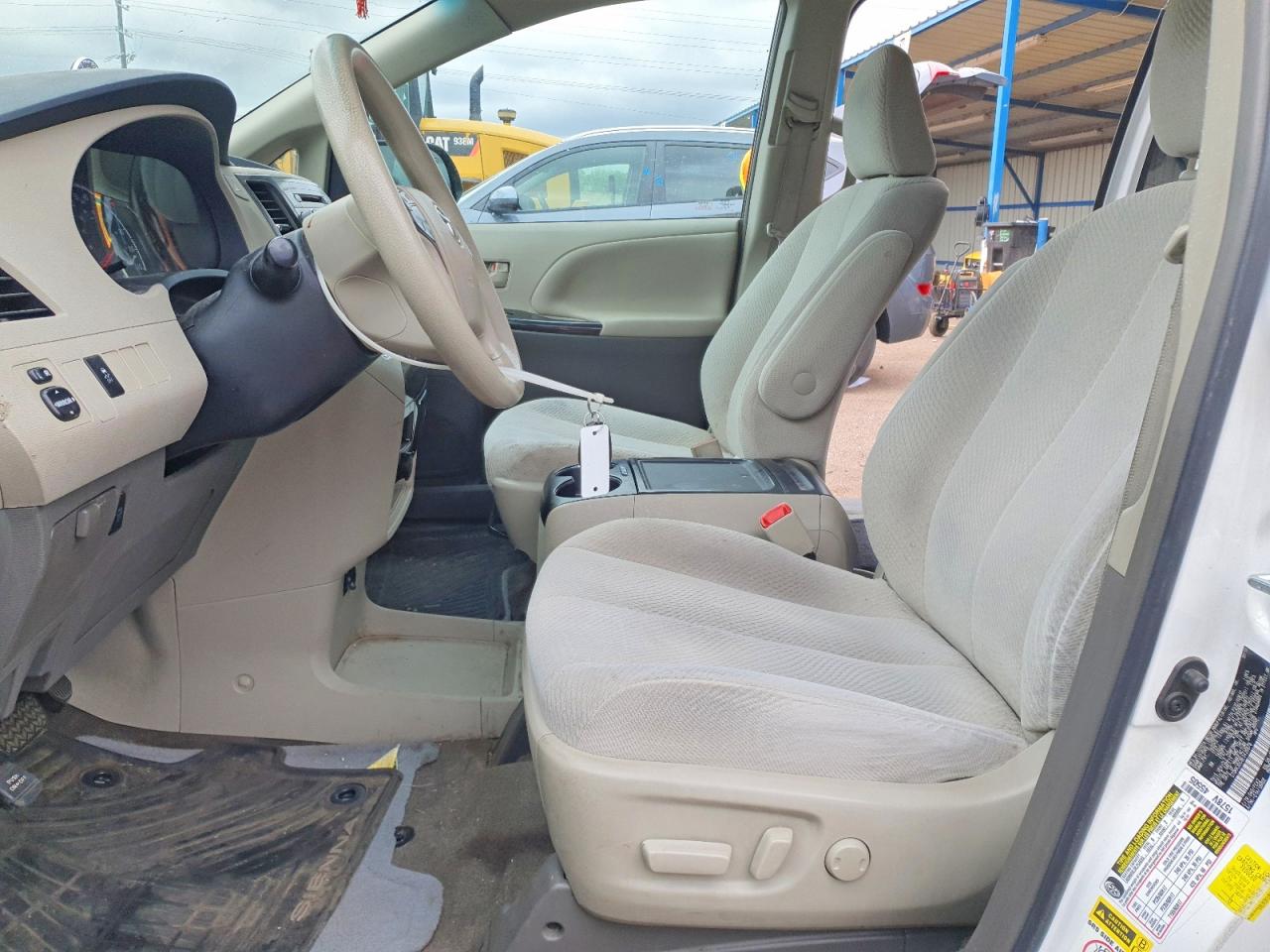 2014 Toyota Sienna White vin: 5TDKK3DC8ES426676