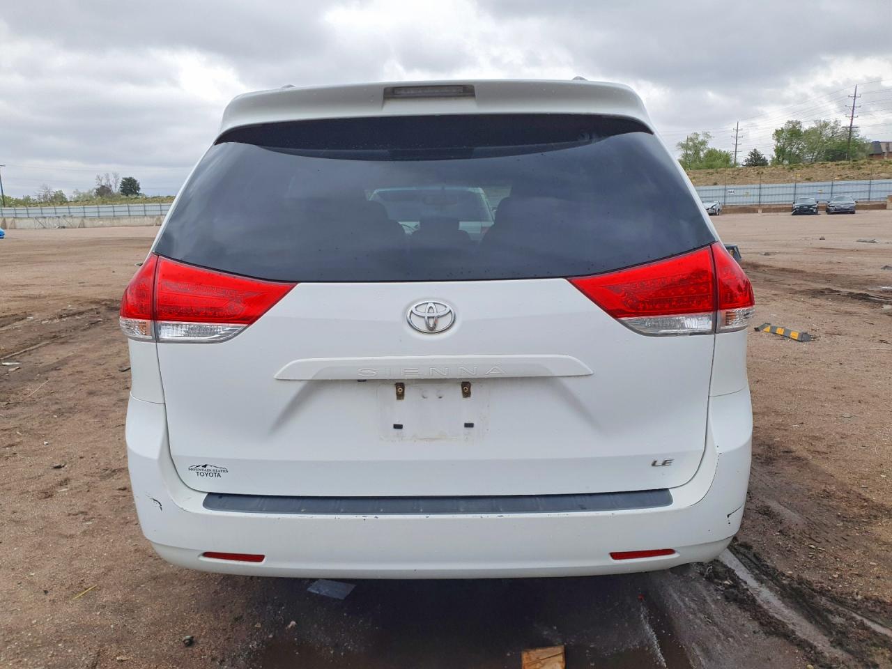 2014 Toyota Sienna White vin: 5TDKK3DC8ES426676