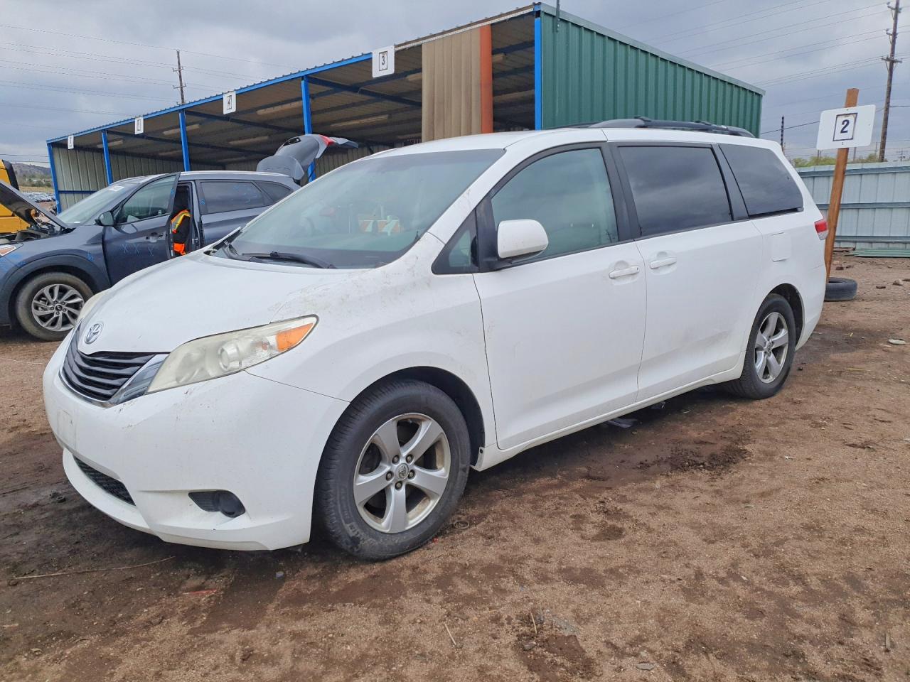 2014 Toyota Sienna White vin: 5TDKK3DC8ES426676