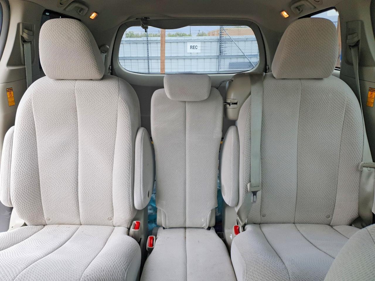 2014 Toyota Sienna White vin: 5TDKK3DC8ES426676