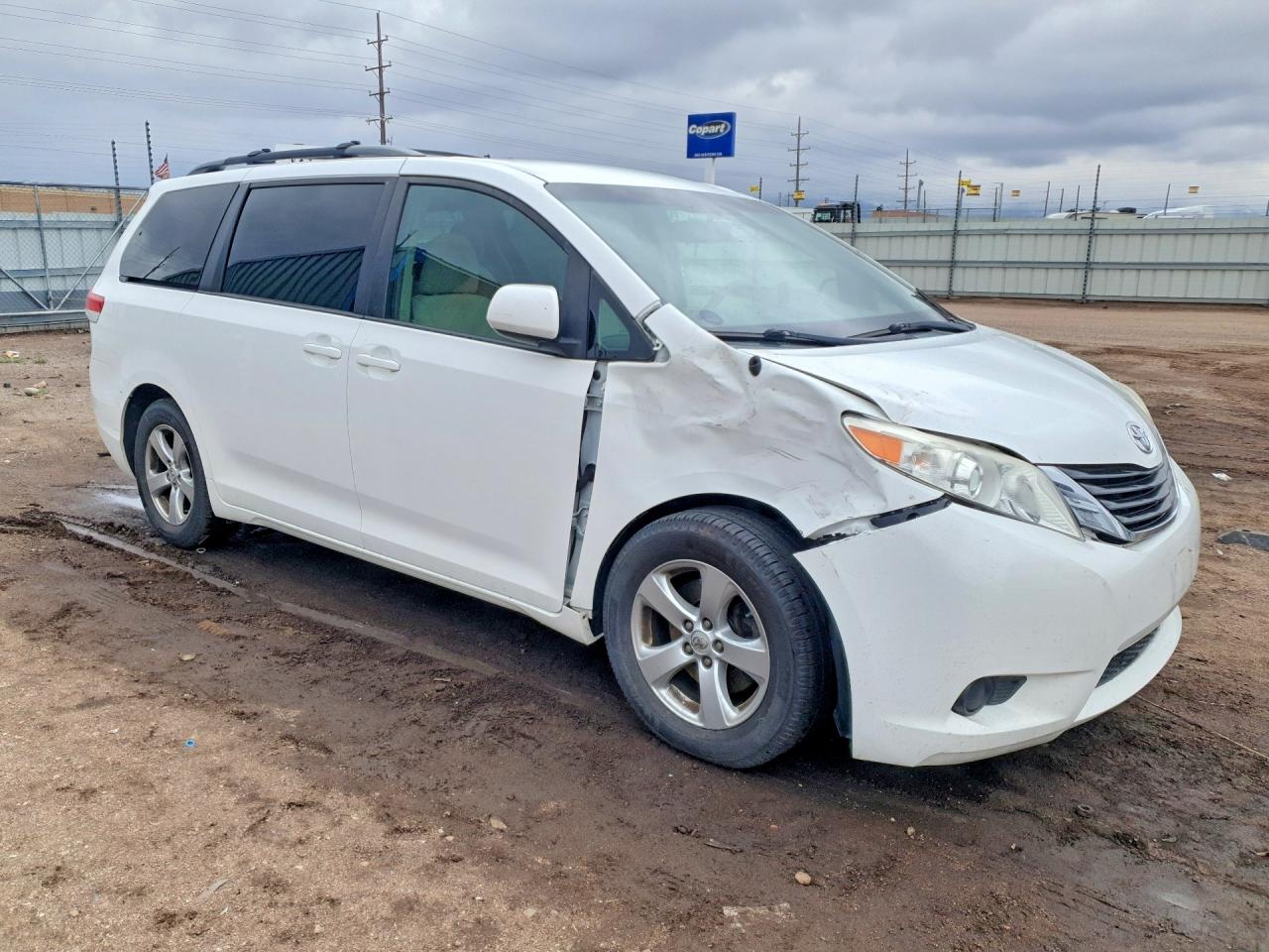 2014 Toyota Sienna White vin: 5TDKK3DC8ES426676
