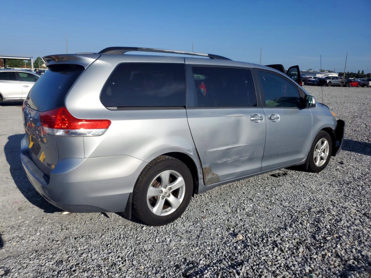 2014 Toyota Sienna Le Silver vin: 5TDKK3DC8ES438228