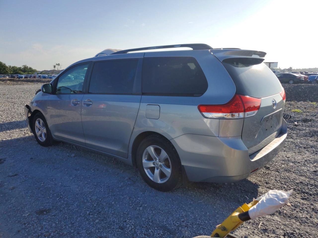 2014 Toyota Sienna Le Silver vin: 5TDKK3DC8ES438228