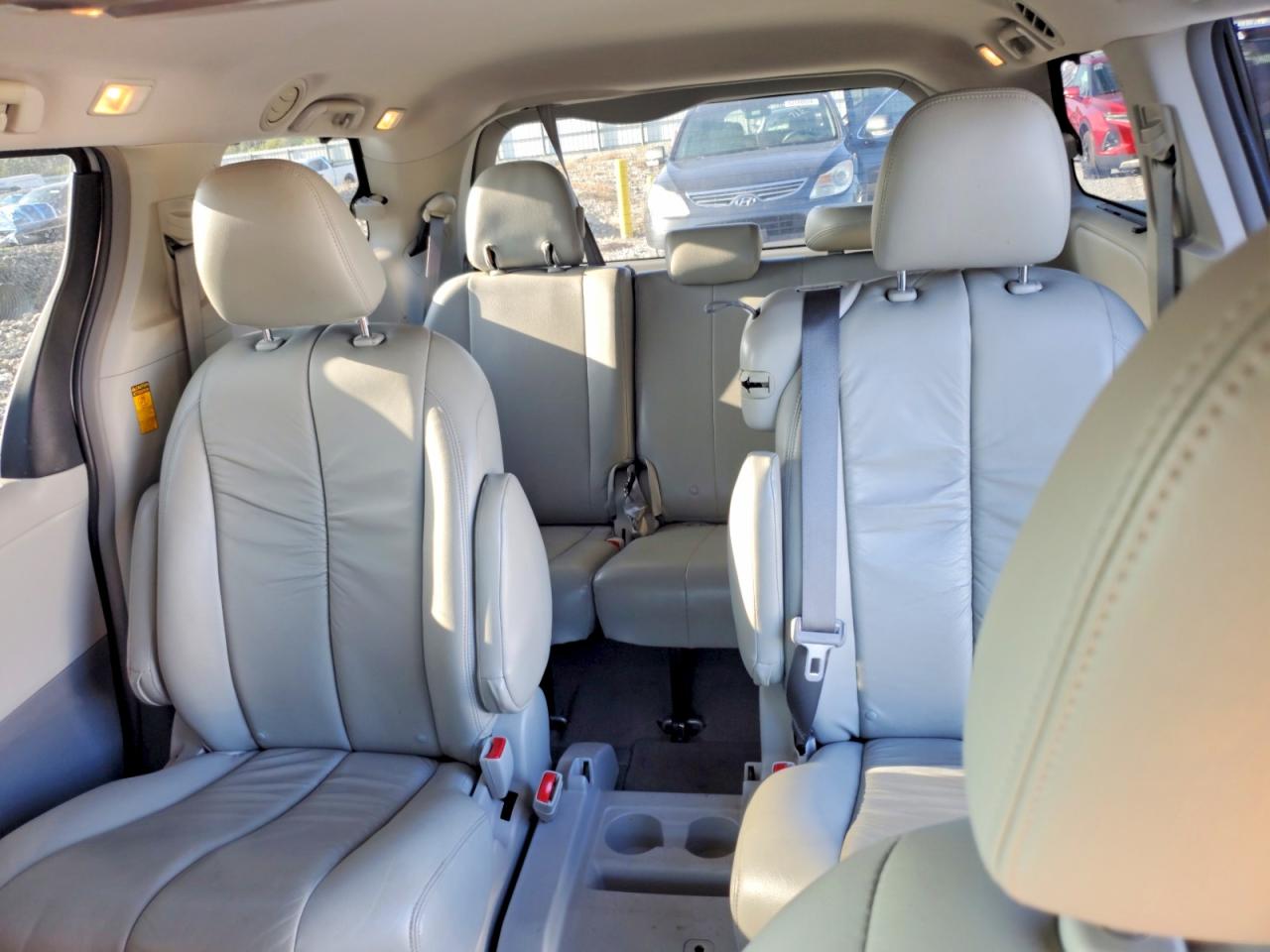 2014 Toyota Sienna Le Silver vin: 5TDKK3DC8ES438228