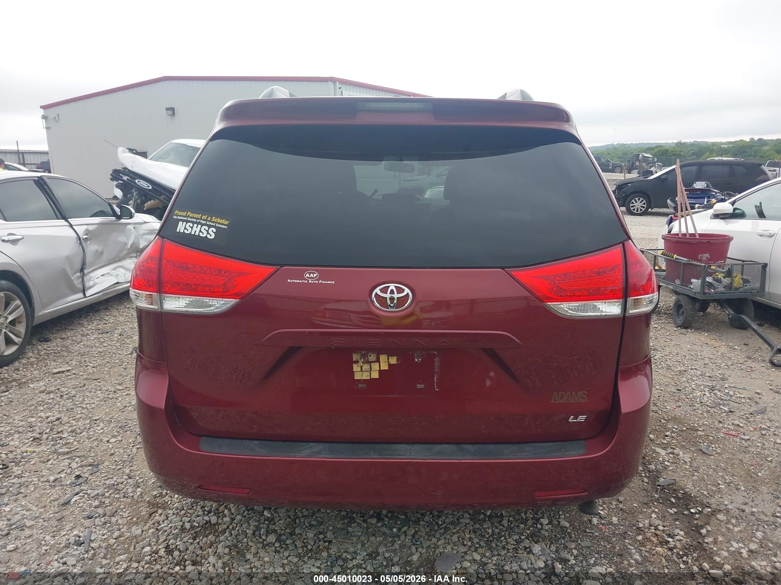 2014 Toyota Sienna Le V6 8 Passenger Red vin: 5TDKK3DC8ES455076