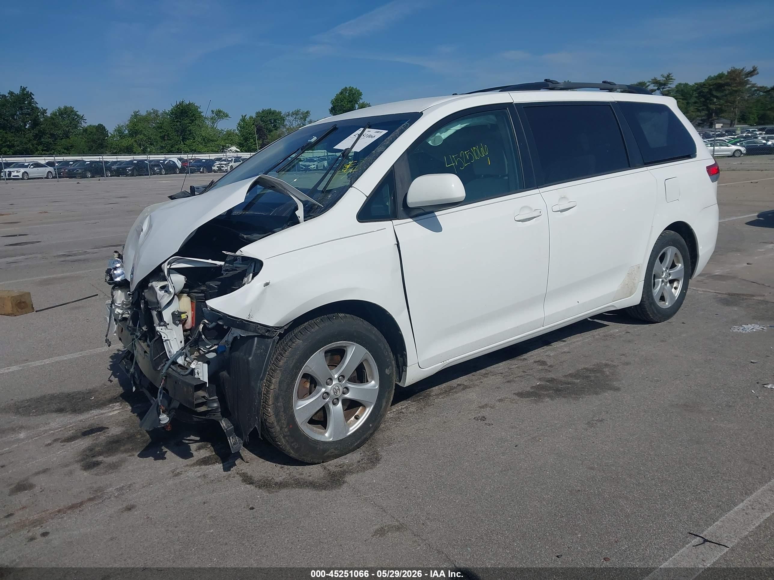 2014 Toyota Sienna Le V6 8 Passenger Белый vin: 5TDKK3DC8ES467549