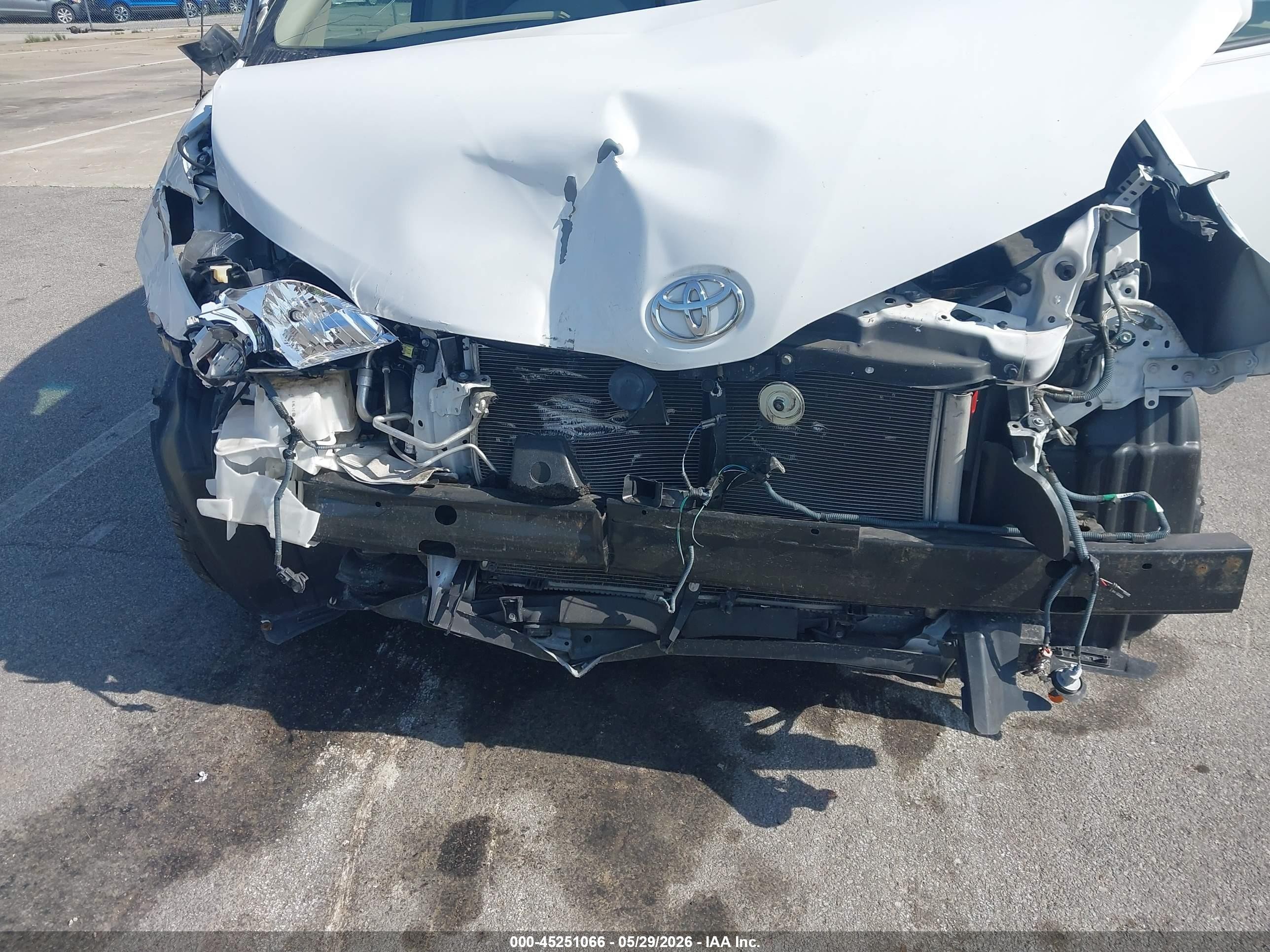 2014 Toyota Sienna Le V6 8 Passenger Белый vin: 5TDKK3DC8ES467549