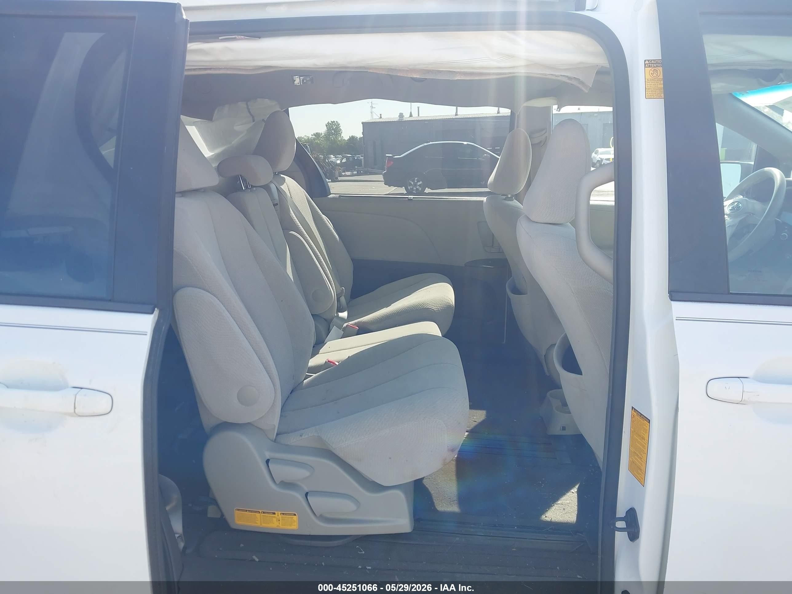 2014 Toyota Sienna Le V6 8 Passenger Белый vin: 5TDKK3DC8ES467549