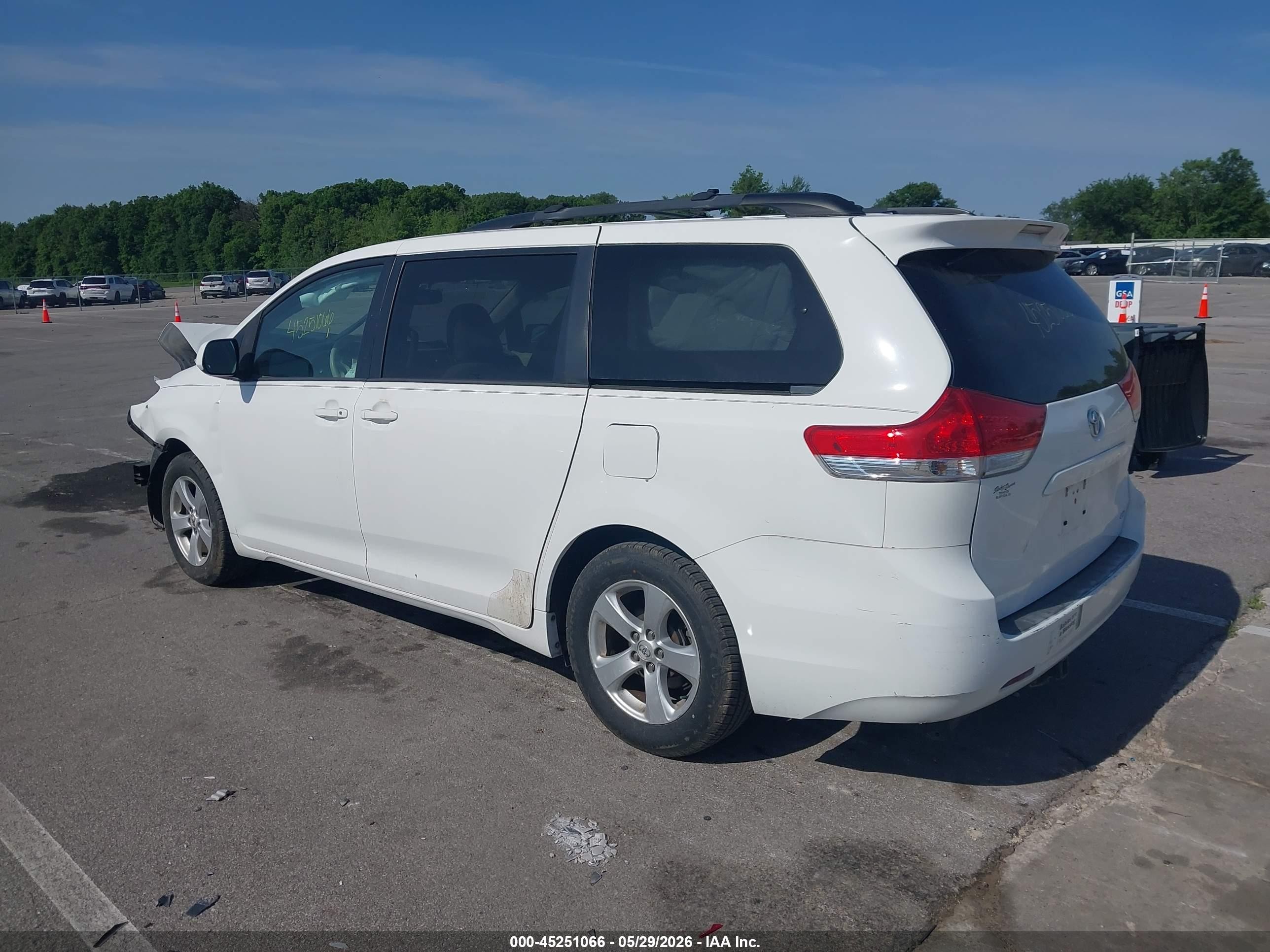 2014 Toyota Sienna Le V6 8 Passenger Белый vin: 5TDKK3DC8ES467549