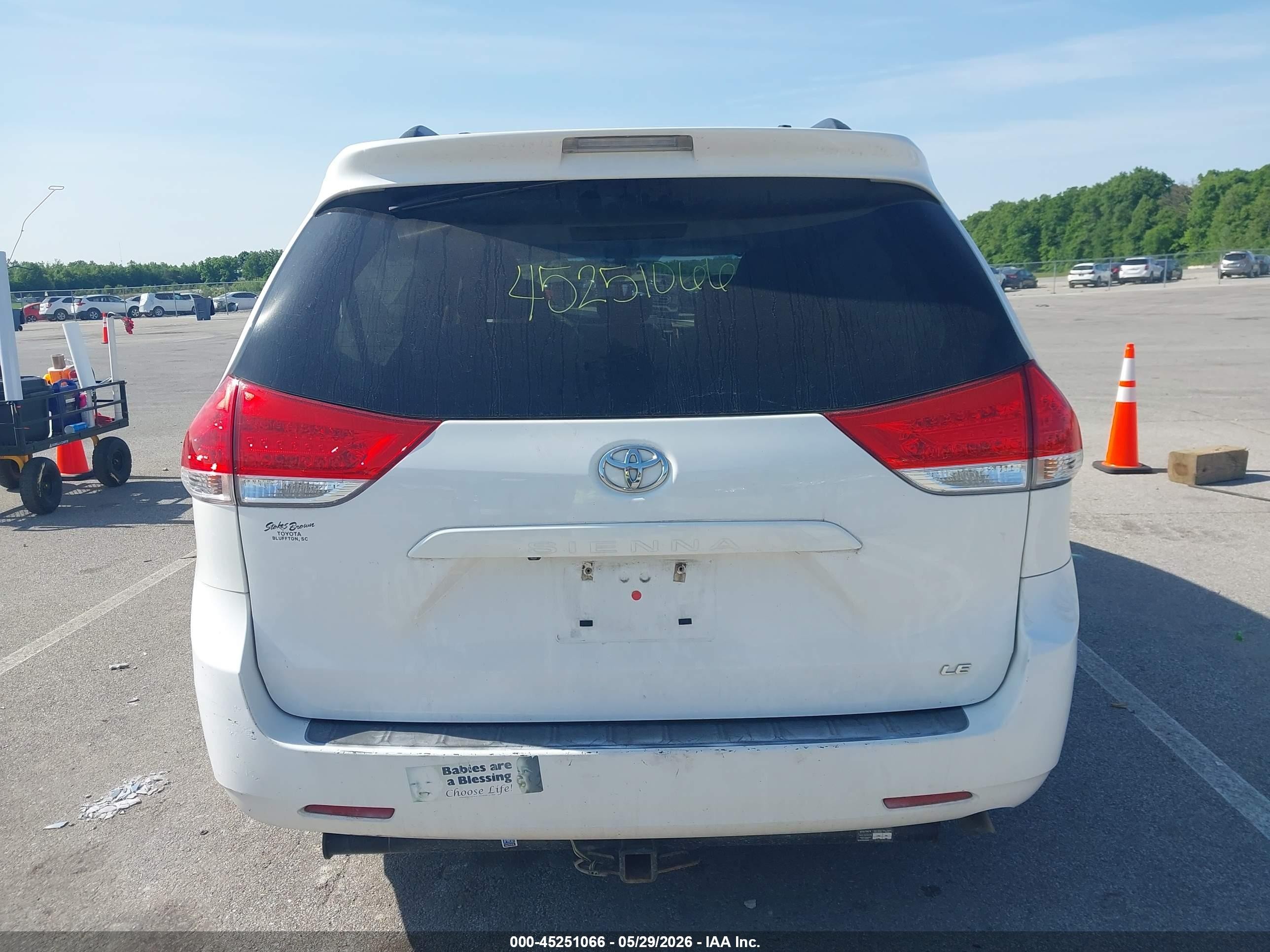 2014 Toyota Sienna Le V6 8 Passenger Белый vin: 5TDKK3DC8ES467549