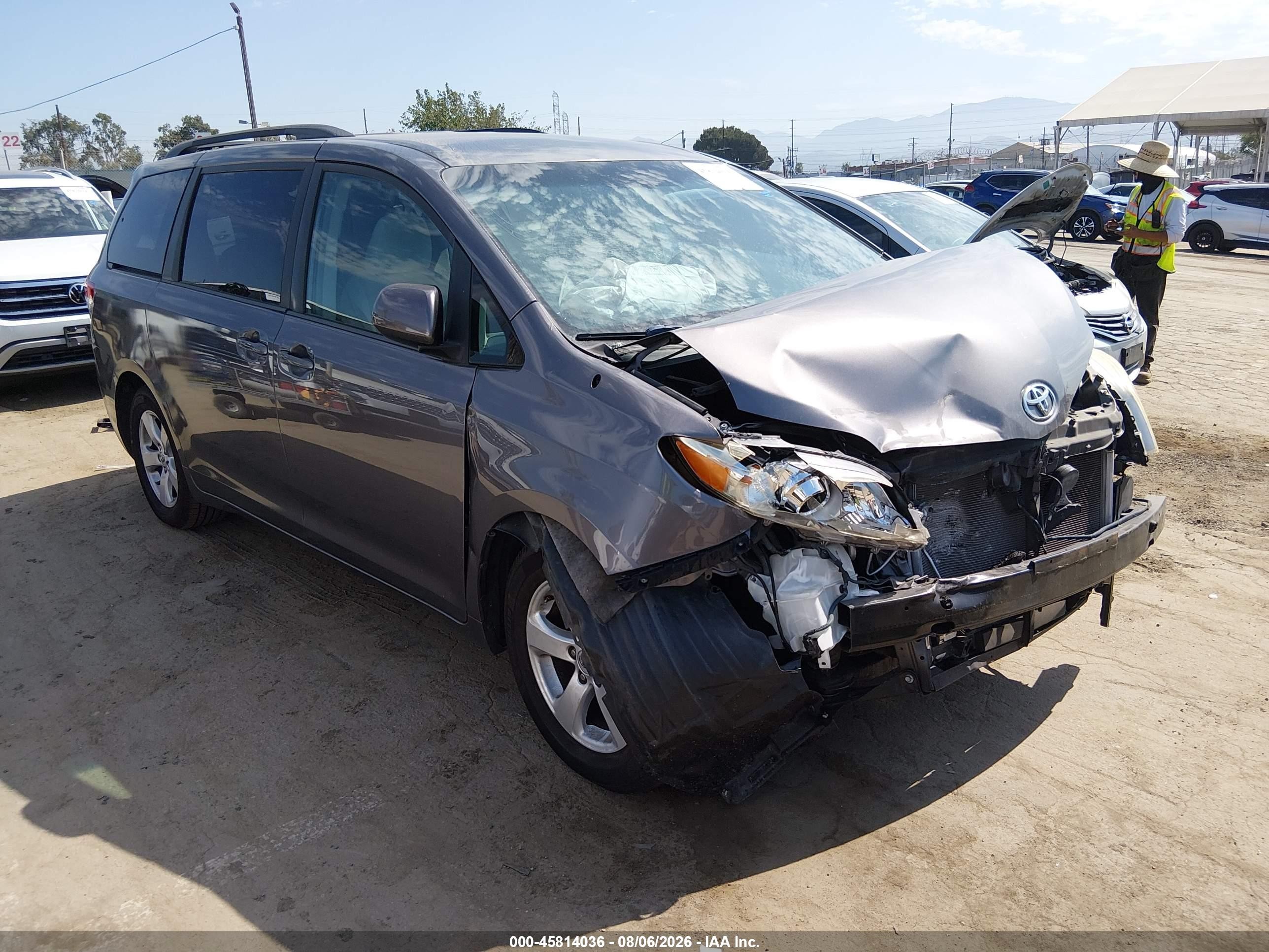 2014 Toyota Sienna Le V6 8 Passenger Gray vin: 5TDKK3DC8ES471178
