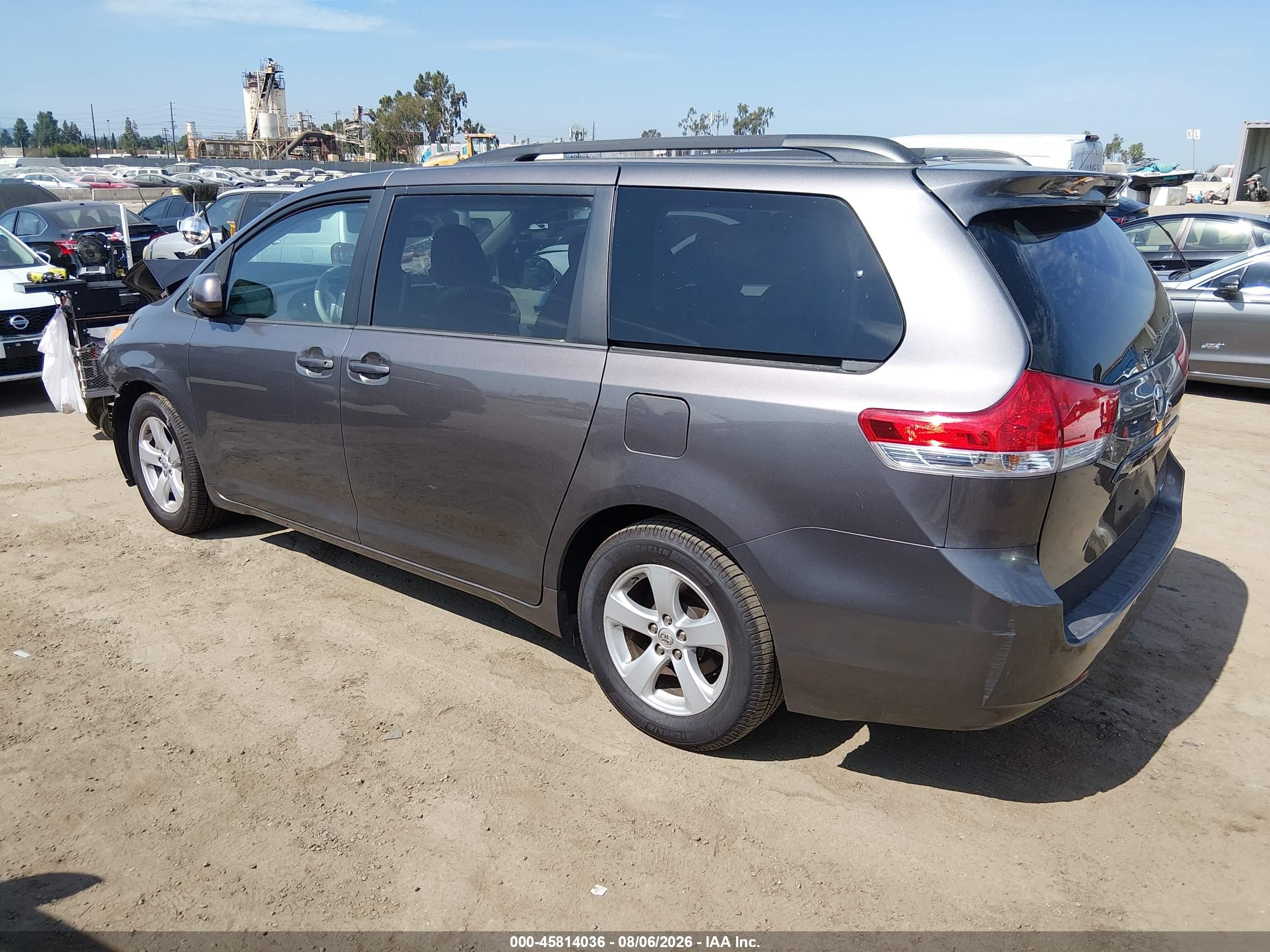2014 Toyota Sienna Le V6 8 Passenger Gray vin: 5TDKK3DC8ES471178