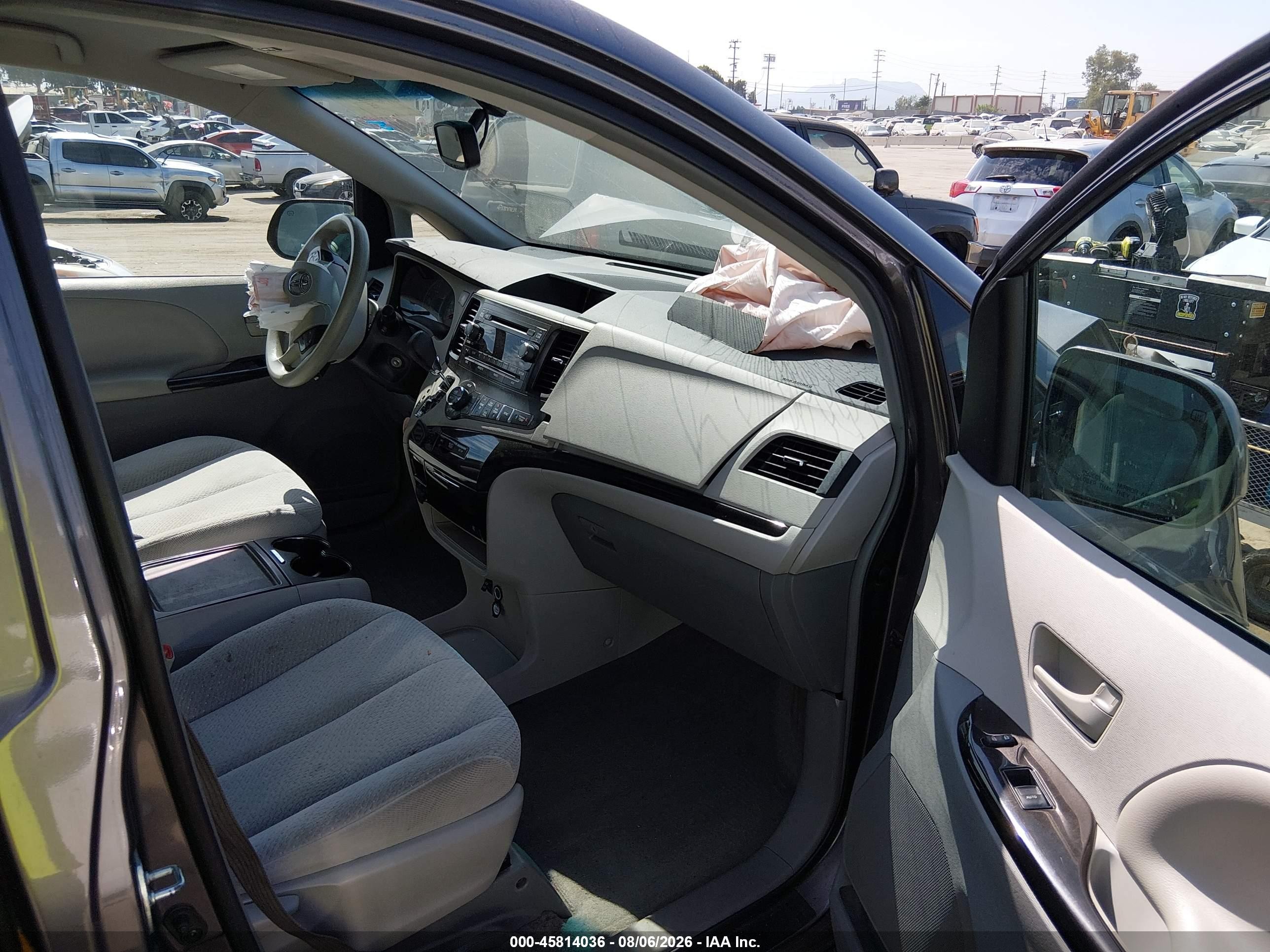 2014 Toyota Sienna Le V6 8 Passenger Gray vin: 5TDKK3DC8ES471178