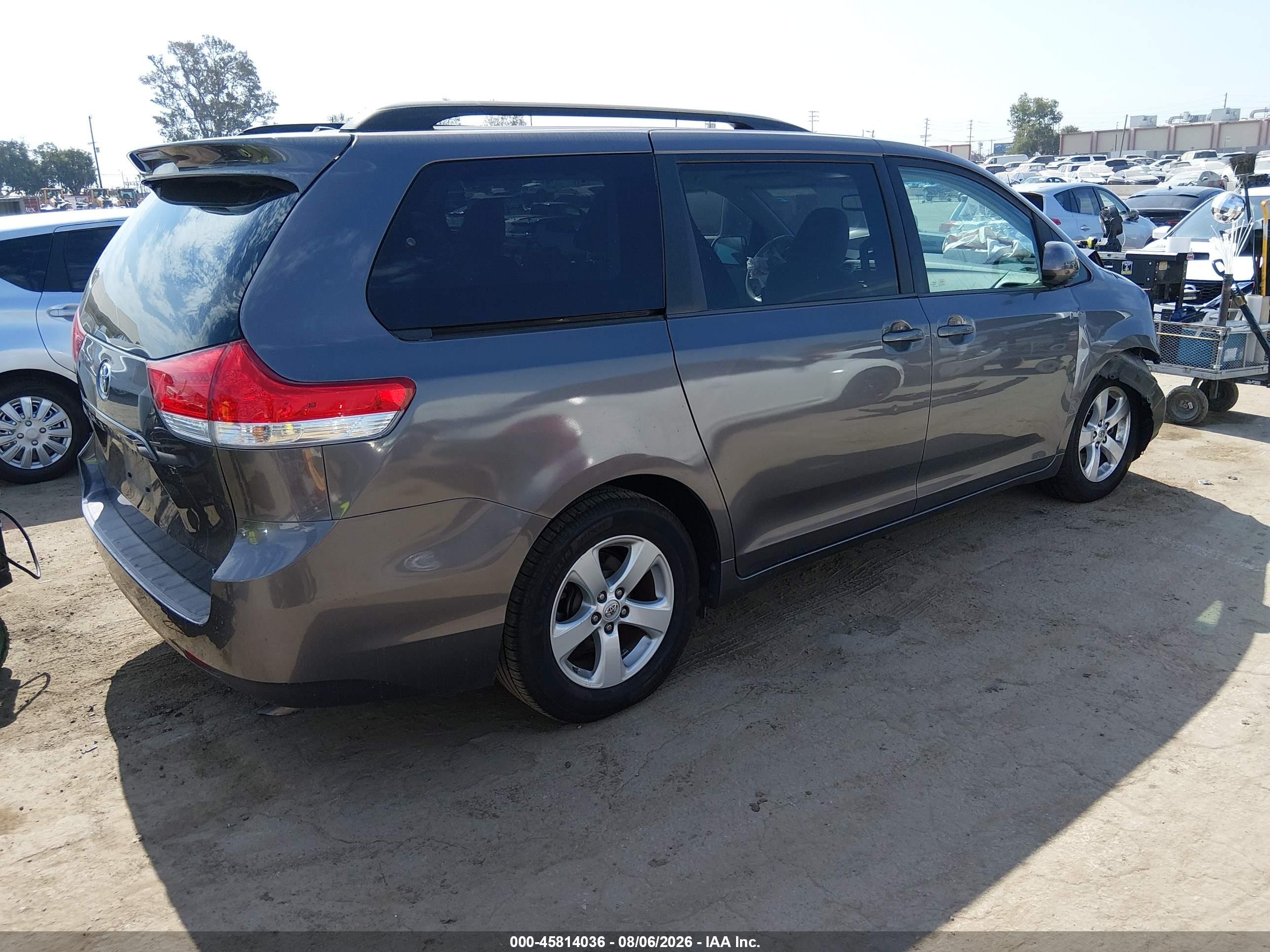 2014 Toyota Sienna Le V6 8 Passenger Gray vin: 5TDKK3DC8ES471178