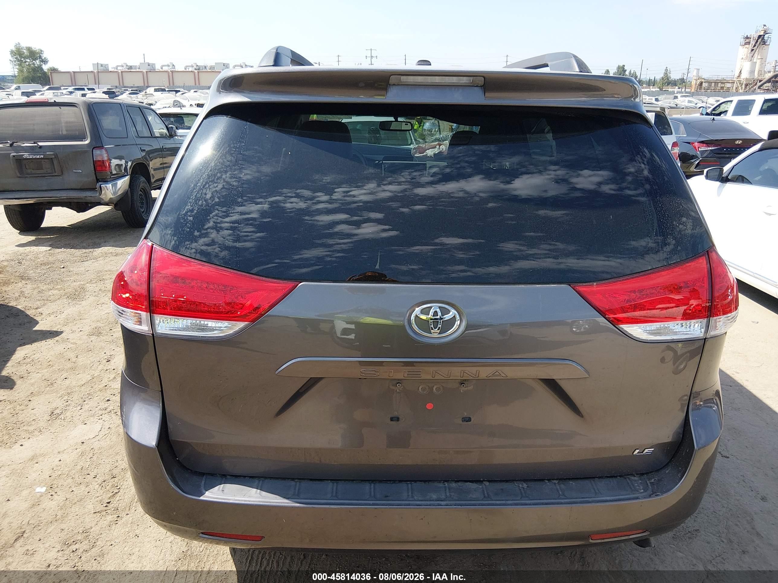 2014 Toyota Sienna Le V6 8 Passenger Gray vin: 5TDKK3DC8ES471178
