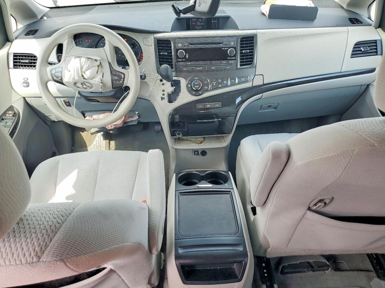 2014 Toyota Sienna Le Серебряный vin: 5TDKK3DC8ES483525
