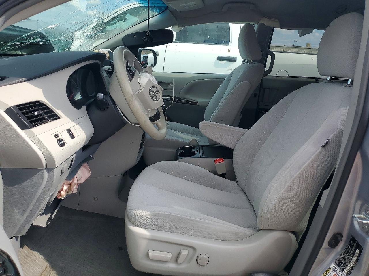 2014 Toyota Sienna Le Серебряный vin: 5TDKK3DC8ES483525
