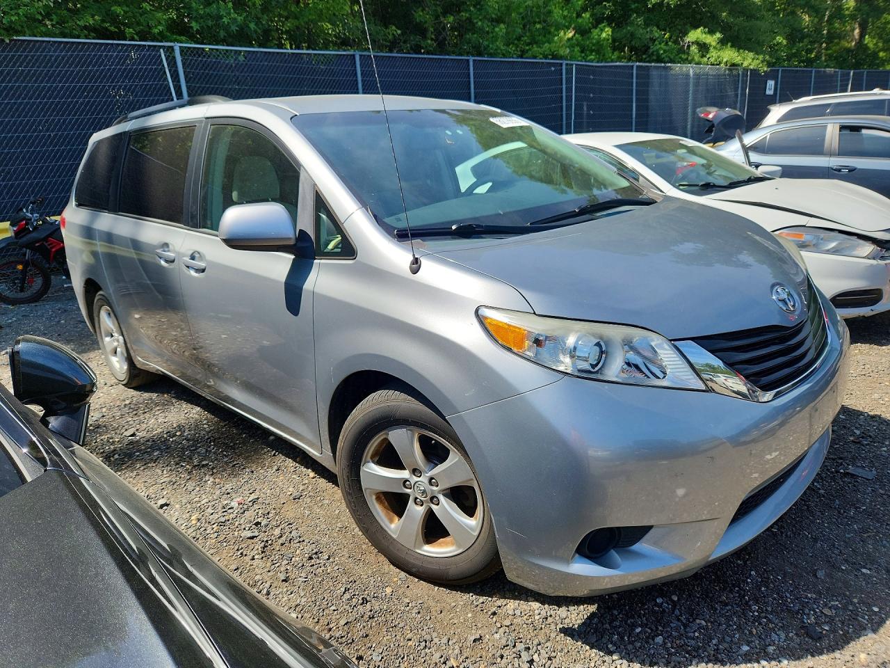 2014 Toyota Sienna Le Silver vin: 5TDKK3DC8ES489776
