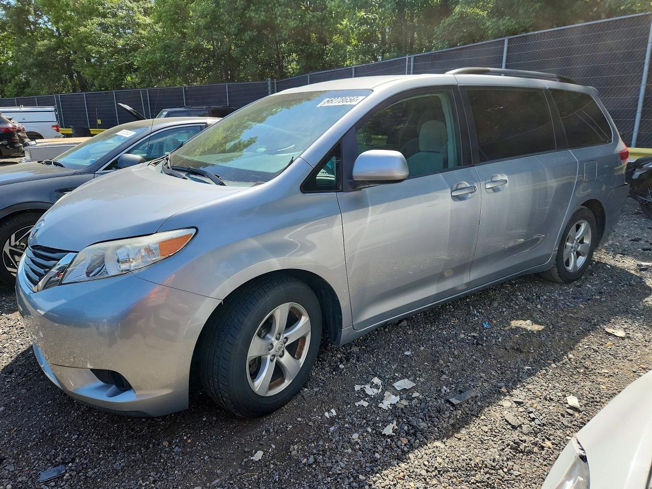 2014 Toyota Sienna Le Silver vin: 5TDKK3DC8ES489776