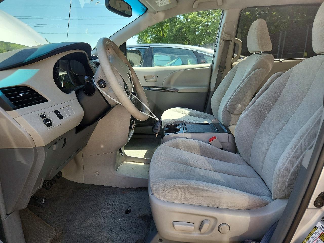 2014 Toyota Sienna Le Silver vin: 5TDKK3DC8ES489776