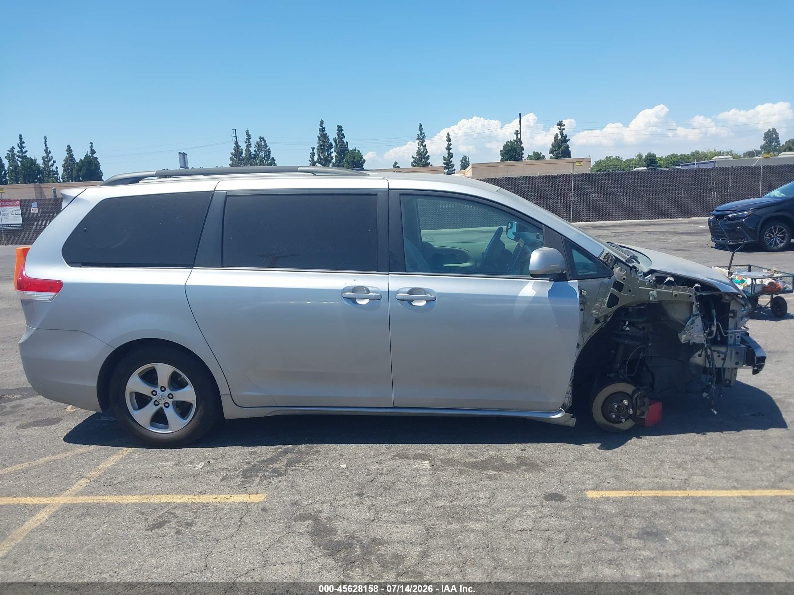 2014 Toyota Sienna Le V6 8 Passenger Light Blue vin: 5TDKK3DC8ES502073