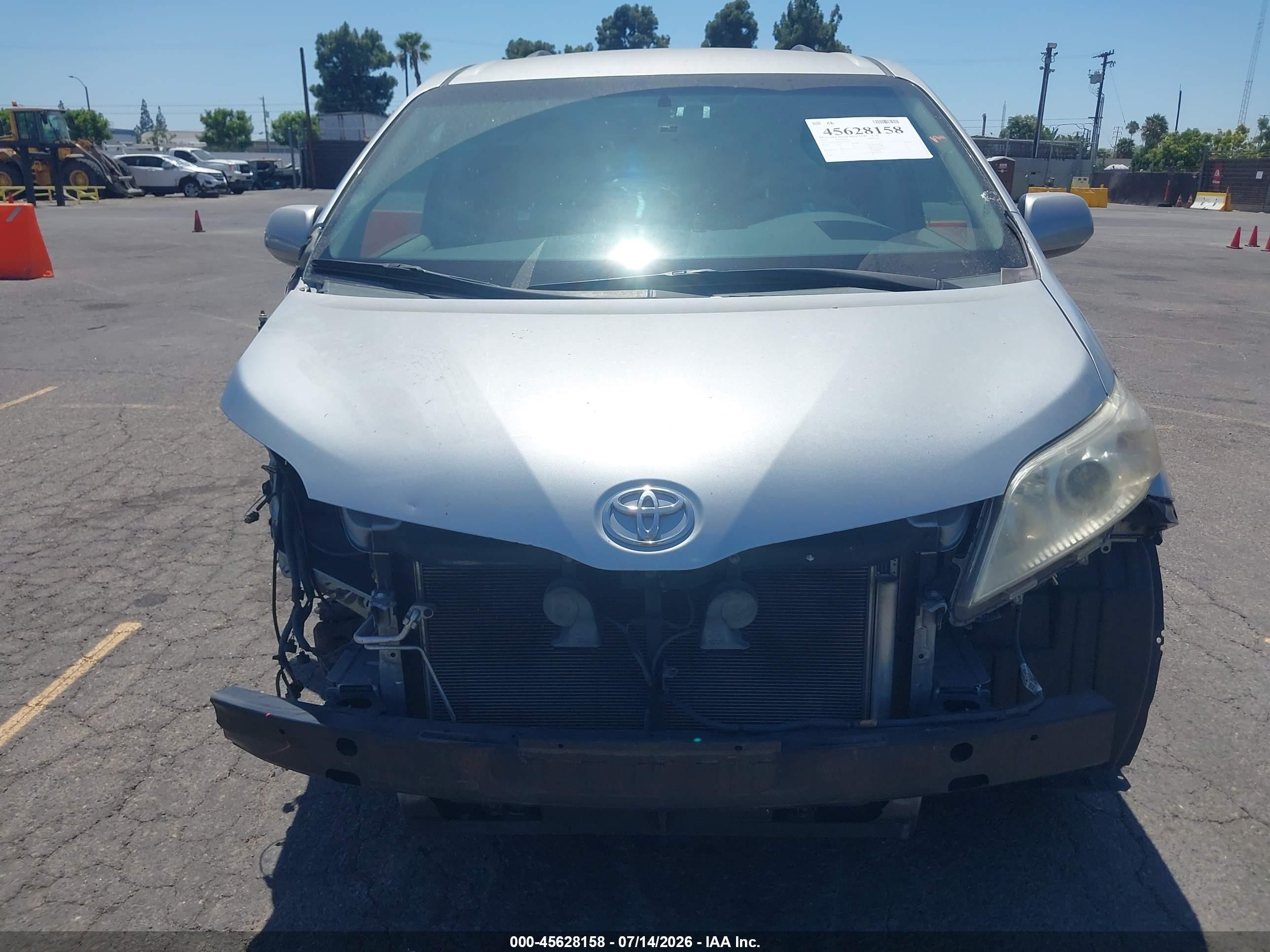 2014 Toyota Sienna Le V6 8 Passenger Light Blue vin: 5TDKK3DC8ES502073