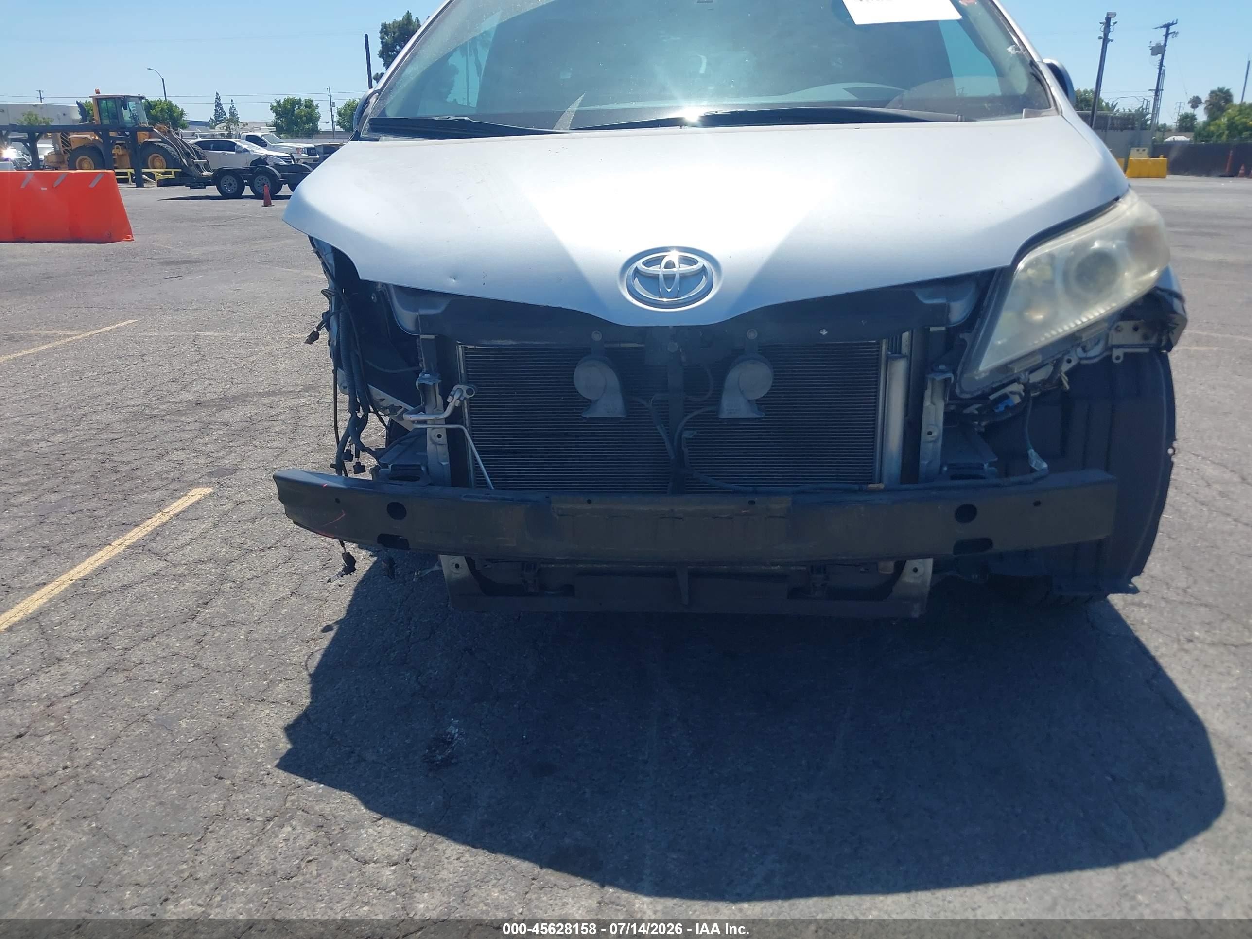 2014 Toyota Sienna Le V6 8 Passenger Light Blue vin: 5TDKK3DC8ES502073