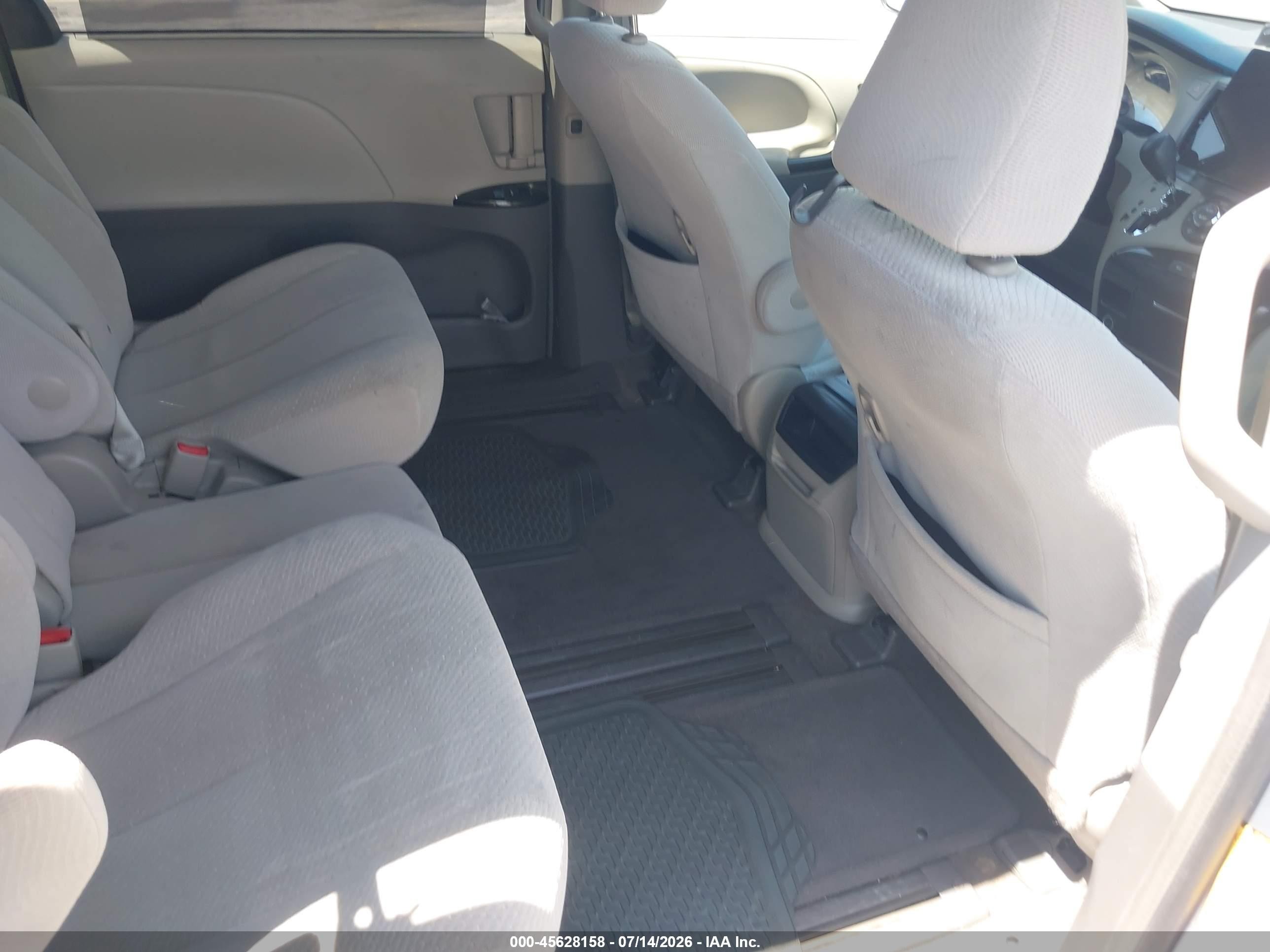 2014 Toyota Sienna Le V6 8 Passenger Light Blue vin: 5TDKK3DC8ES502073