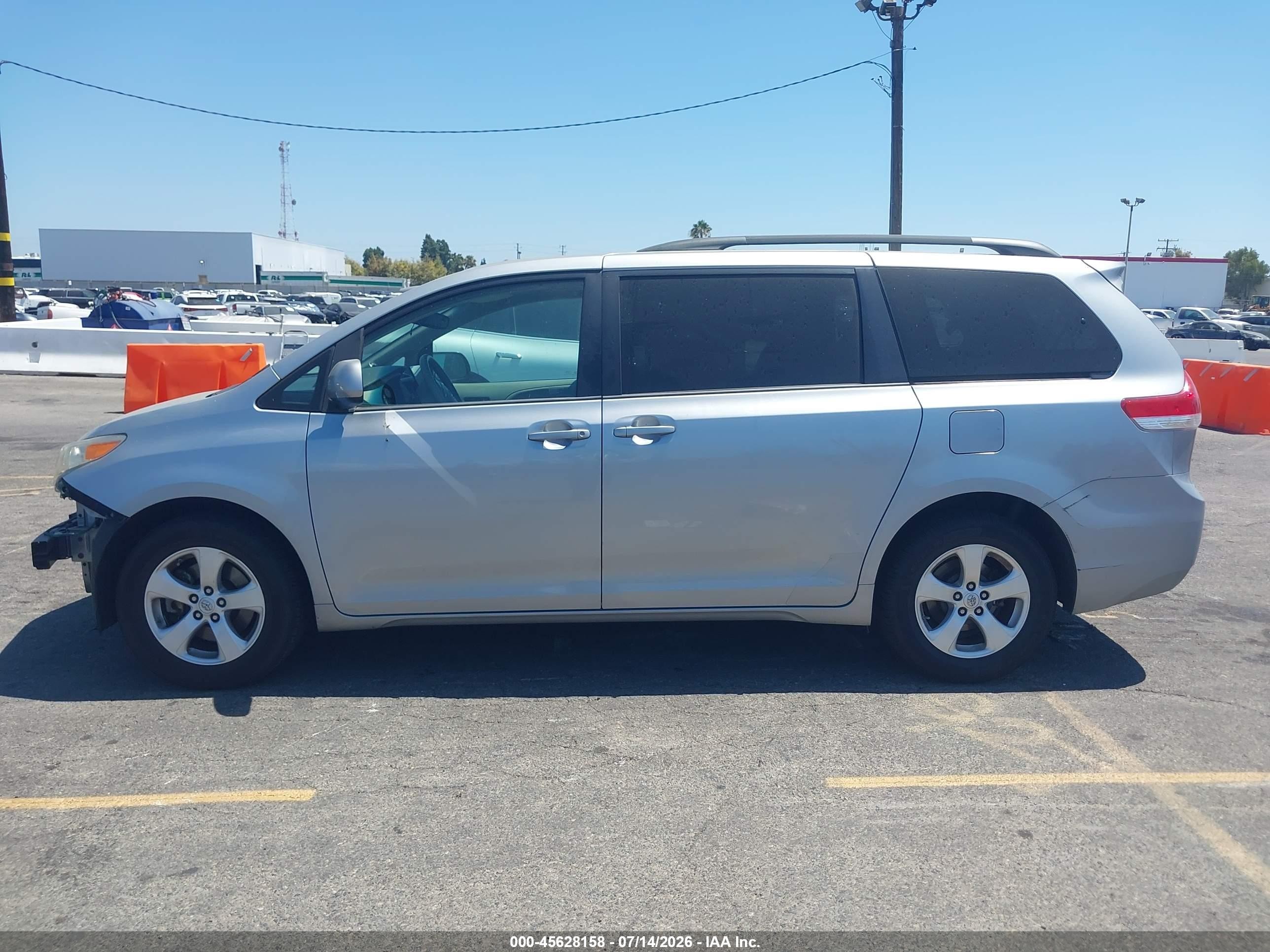 2014 Toyota Sienna Le V6 8 Passenger Light Blue vin: 5TDKK3DC8ES502073