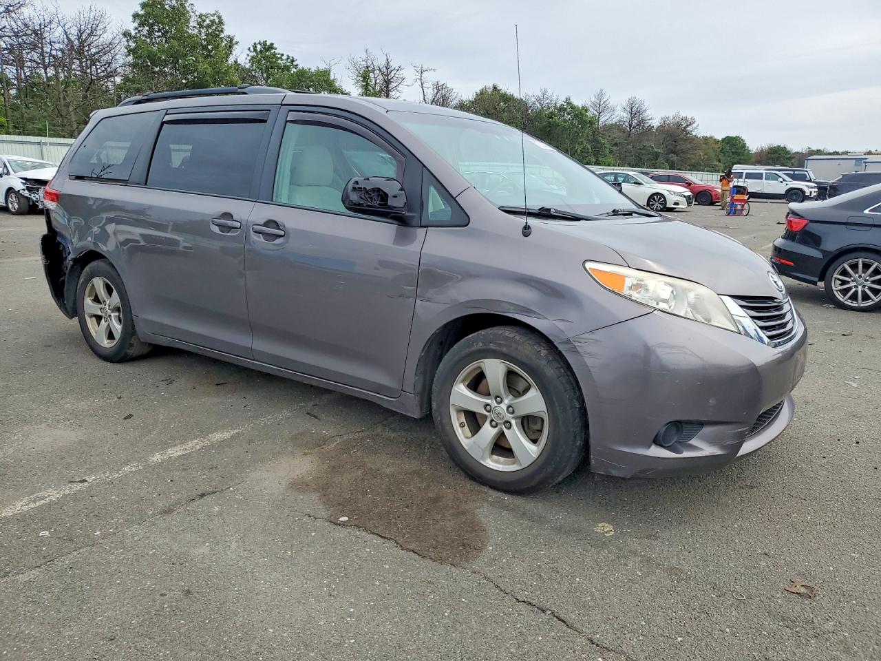 2014 Toyota Sienna Le Gray vin: 5TDKK3DC8ES515308
